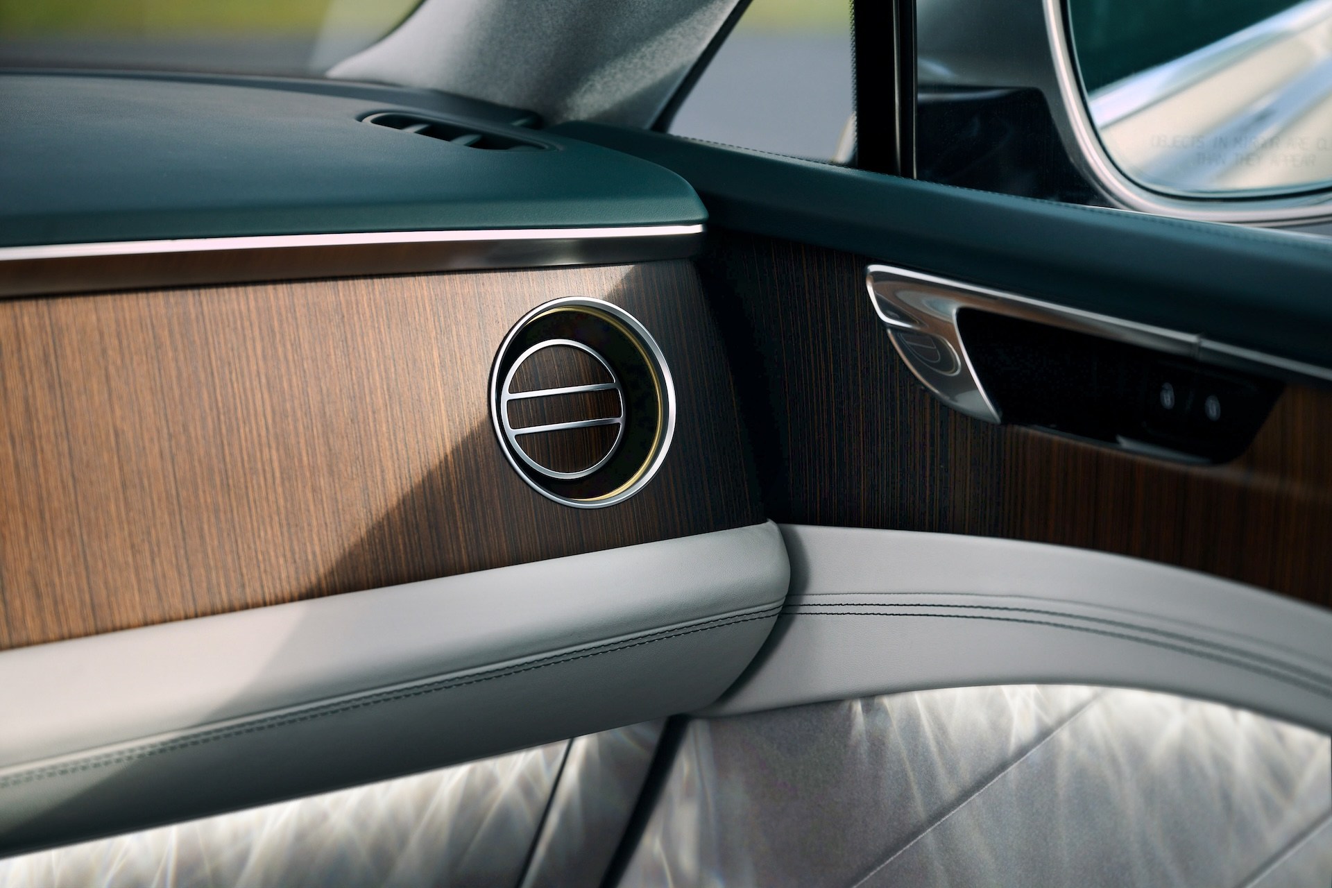 2028 Bentley Torcal：賓利首款電動車，外型比 Bentayga 更兇悍，馬力多出 235 匹