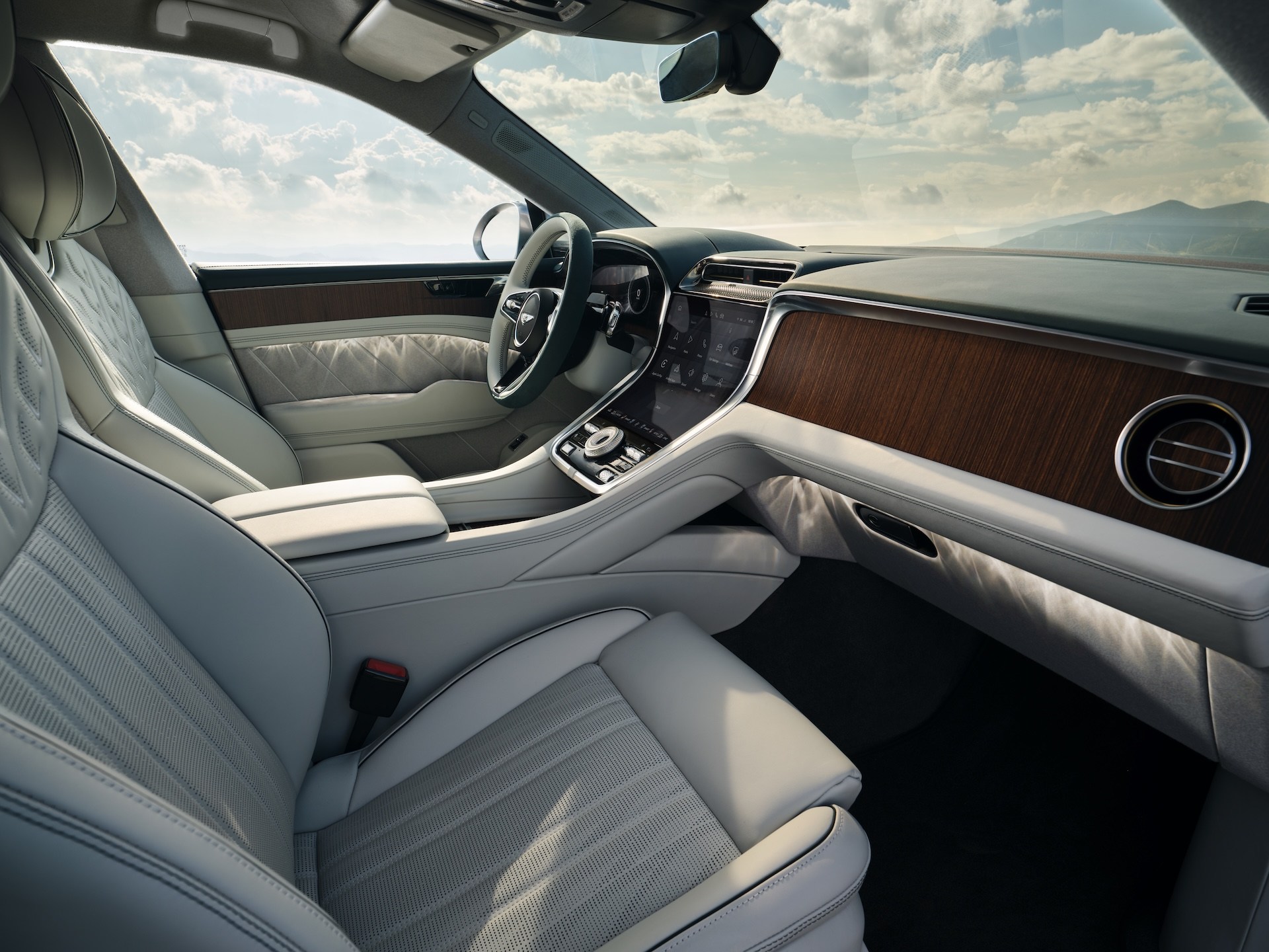 2028 Bentley Torcal：賓利首款電動車，外型比 Bentayga 更兇悍，馬力多出 235 匹