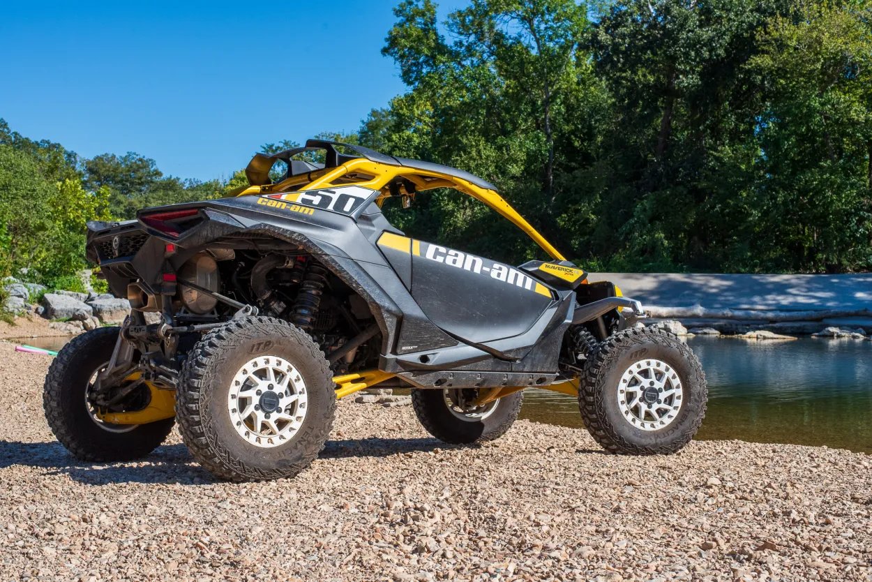 Can-Am Maverick R