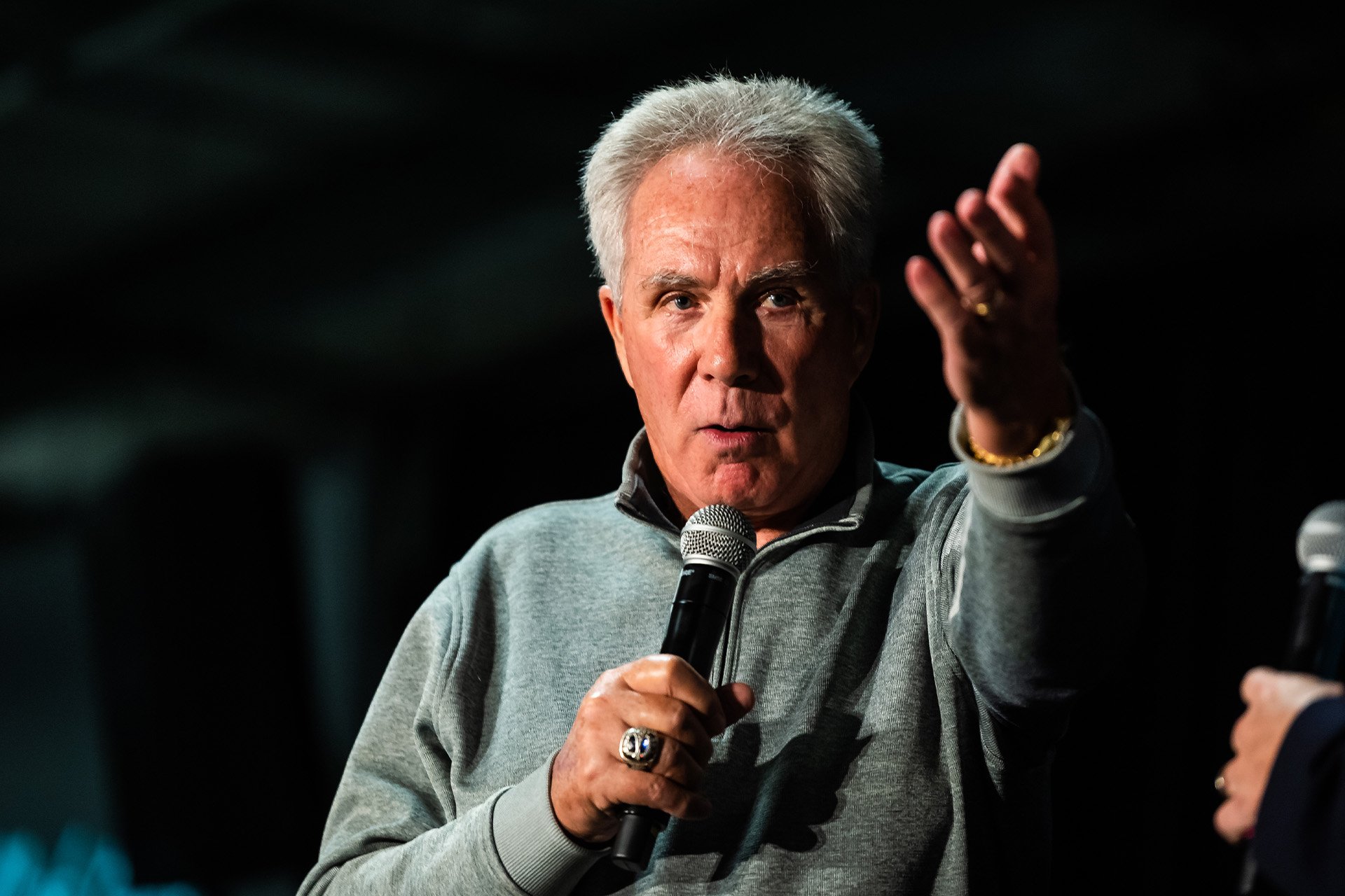 Ikona NASCAR Darrell Waltrip wycofuje się z życia publicznego z powodu choroby mózgu