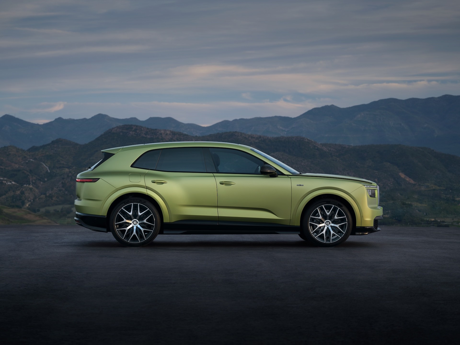 2028 Bentley Torcal：賓利首款電動車，外型比 Bentayga 更兇悍，馬力多出 235 匹