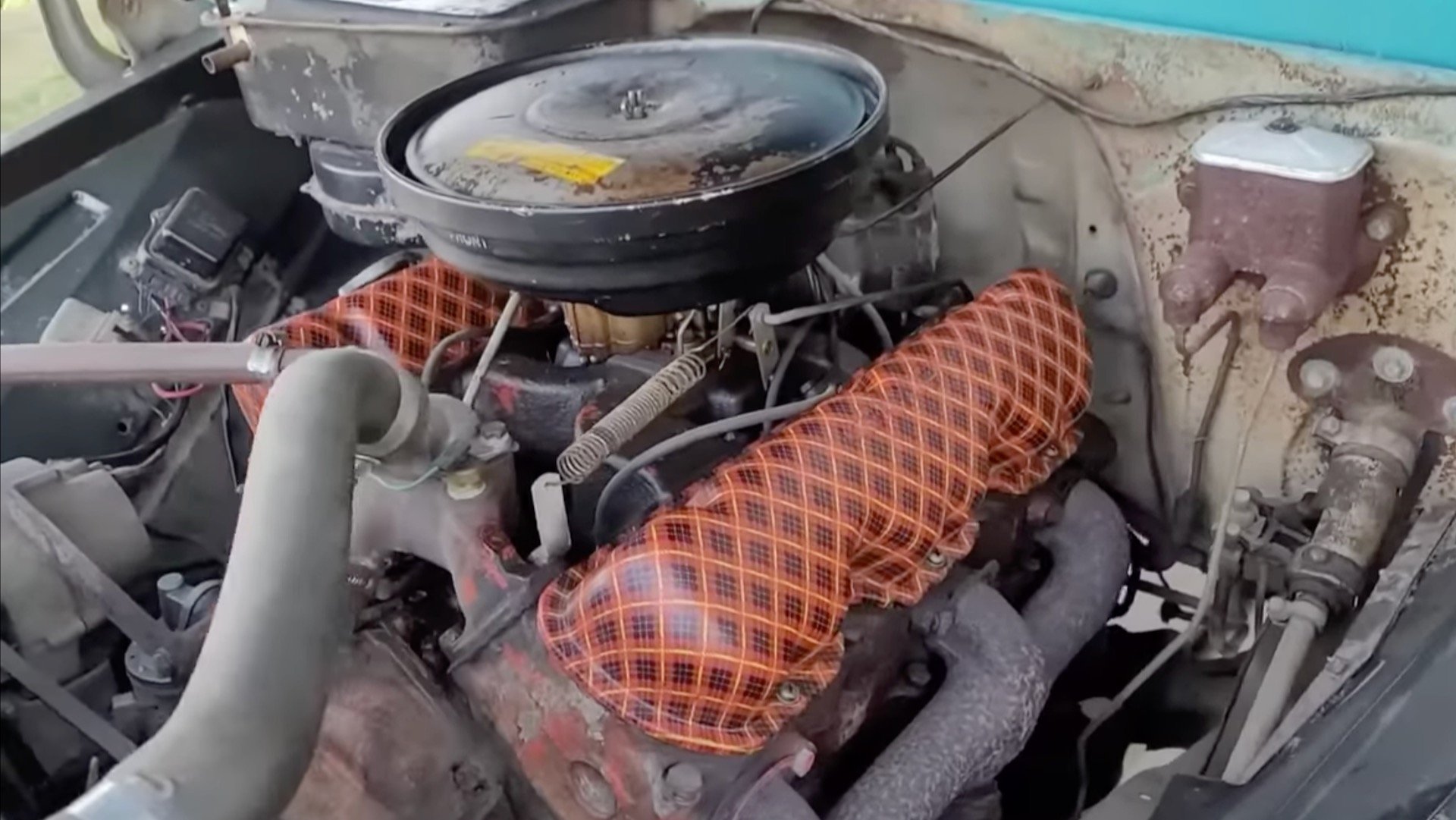 1963 GMC plaid valve covers