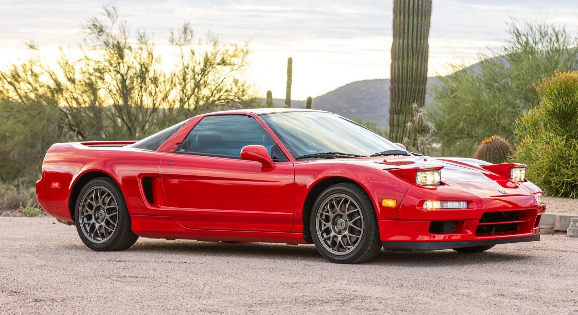 Acura NSX sprzedana na Bring a Trailer za 650 000 dolarów. Rynkowa cena czy fenomen platformy?
