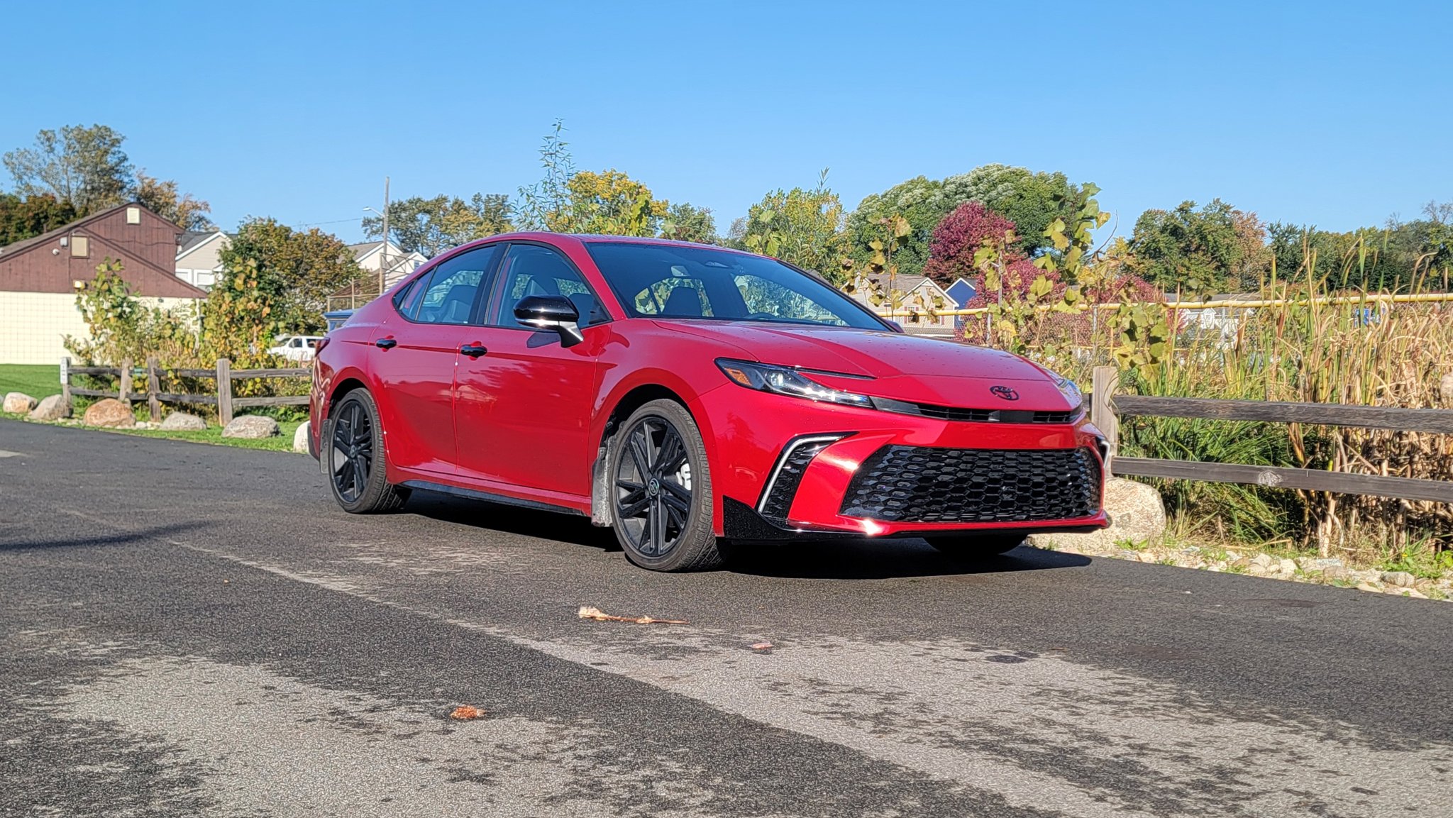 Toyota Camry 2026 sprawiła, że znów zatęskniłem za porządnymi sedanami