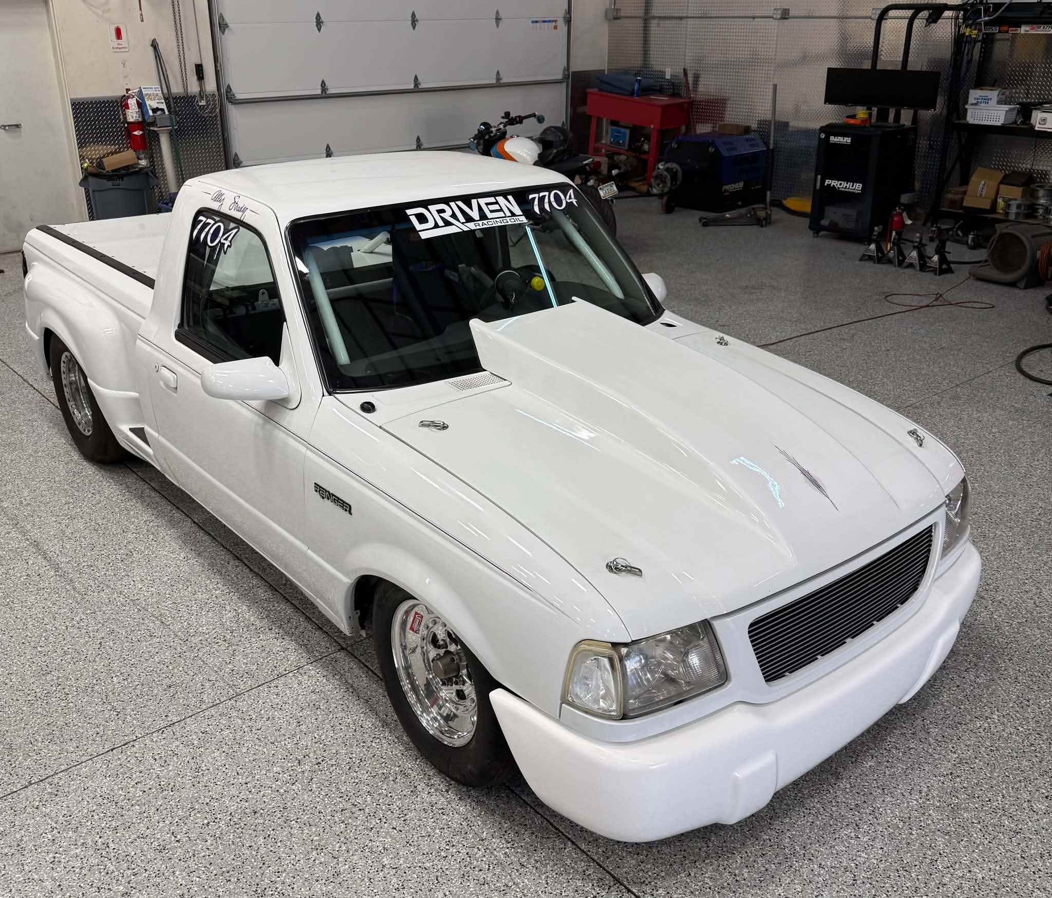 Ford Godzilla V8 引擎塞入 Ford Ranger，極致改裝成就極速傳奇