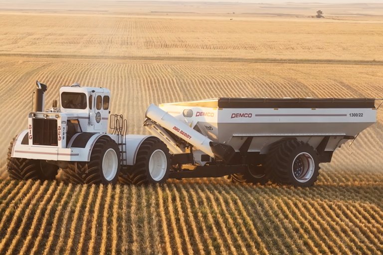 Big Bud 700 working on the farm