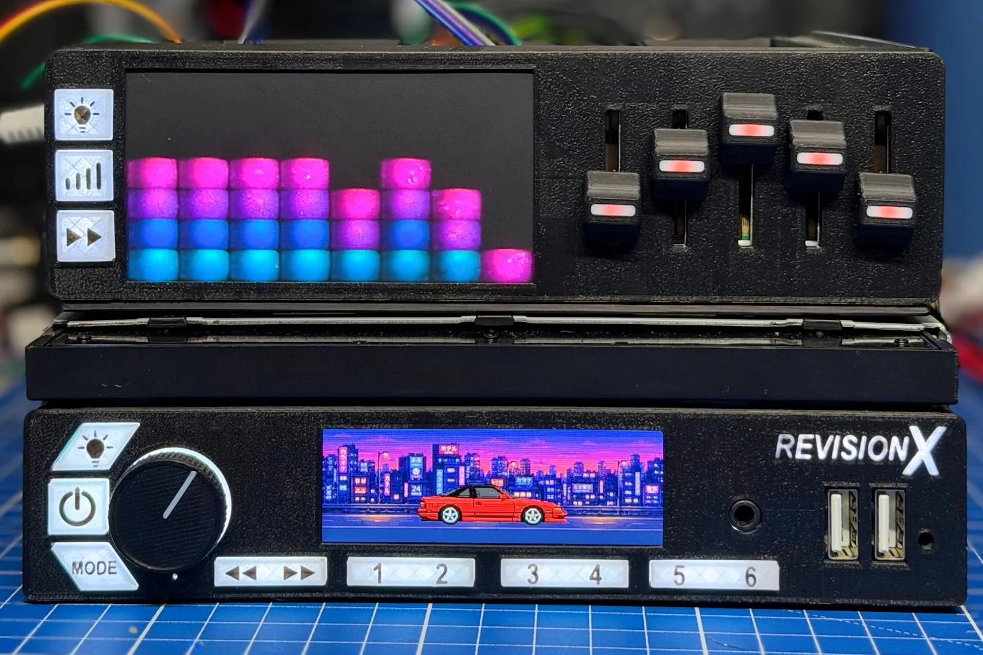 Stworzył idealne radio w starym stylu z ukrytym Apple CarPlay