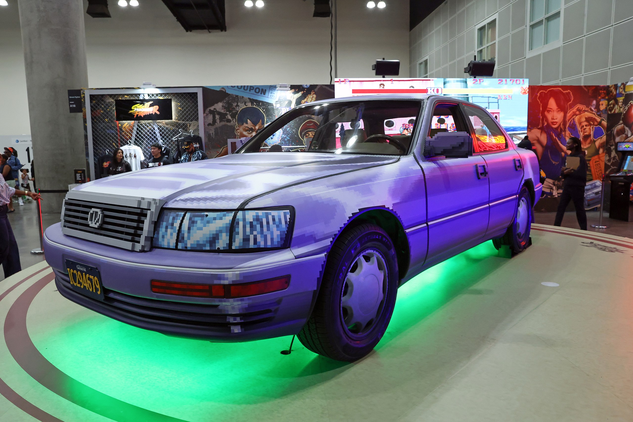 《街頭霸王》電影宣傳造勢：真實還原遊戲中的經典毀損 Lexus LS400