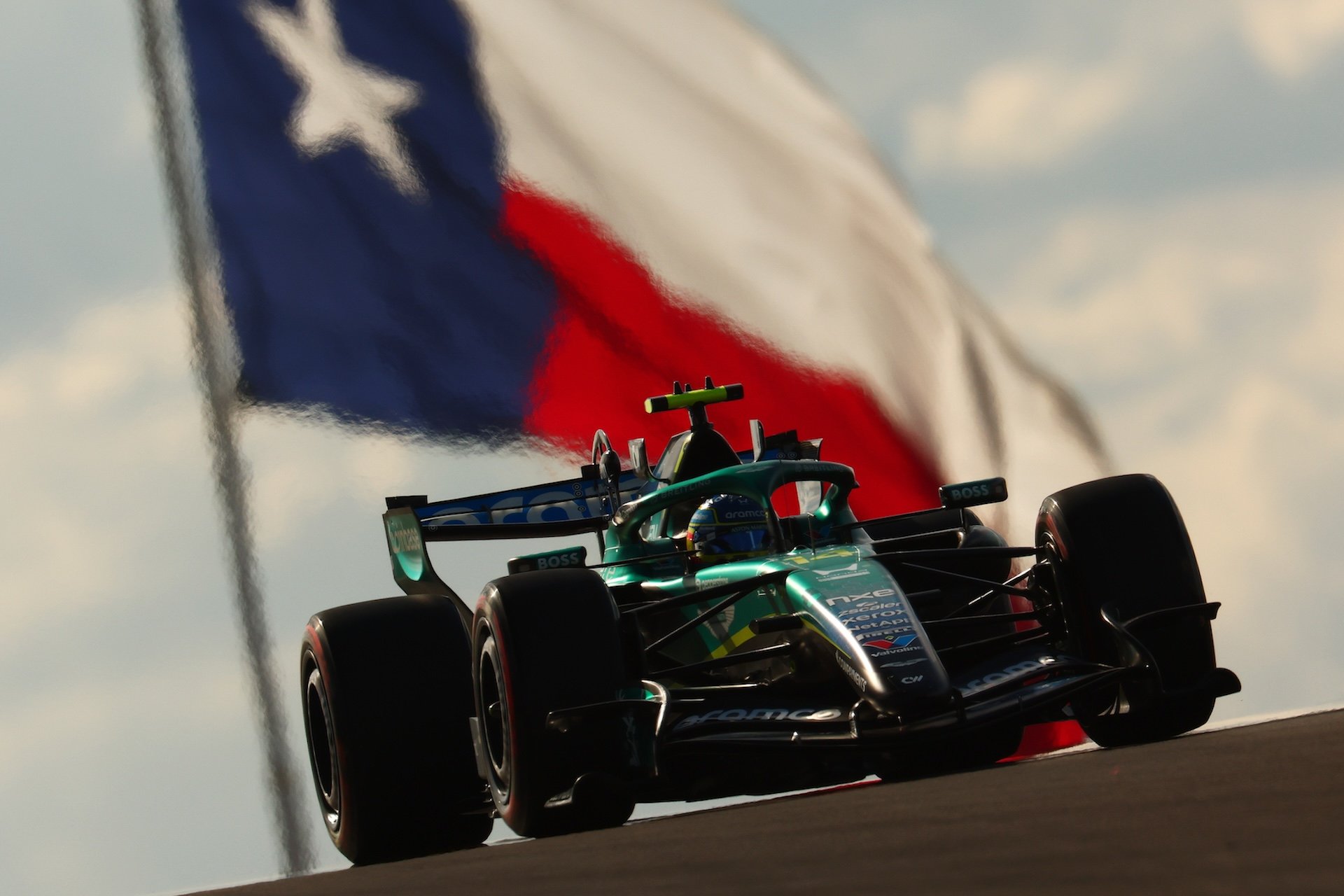 AUSTIN, TEXAS - OCTOBER 24: Fernando Alonso of Spain driving the (14) Aston Martin F1 Team AMR26 Honda on track during qualifying ahead of the F1 Grand Prix of United States at Circuit of The Americas on October 24, 2026 in Austin, Texas. (Photo by Clive Mason/Getty Images)