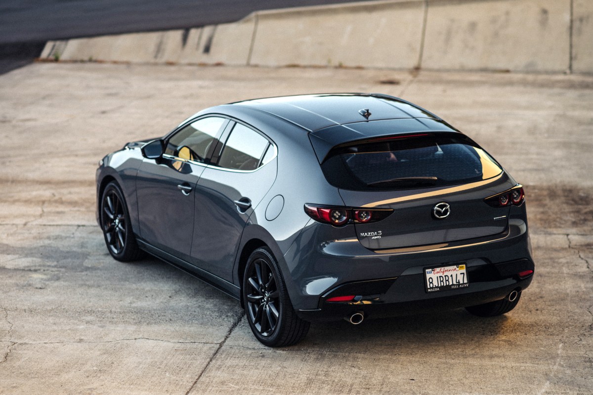 Mazda3 銷量飆升近 150%，電動化 MX-5 引發爭議，BMW M3 電動車諜照曝光