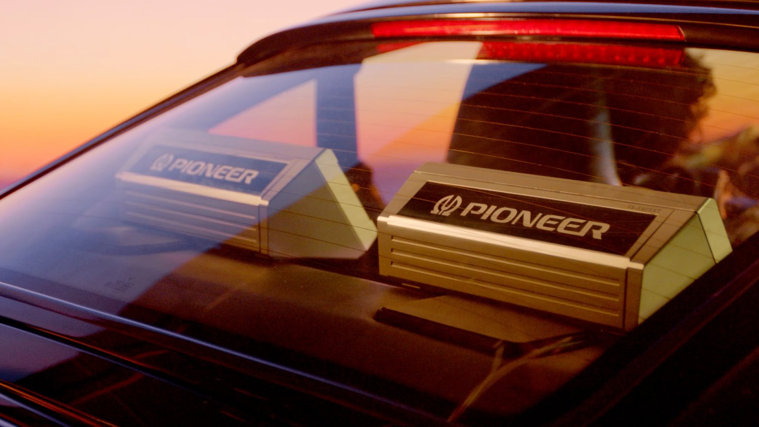 Pioneer TS-X40SXT in an old Porsche 911.