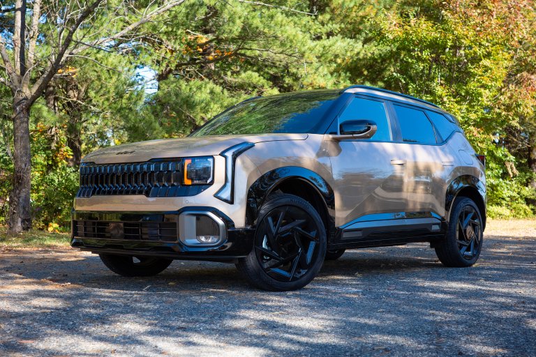 Kia Seltos front three-quarter view