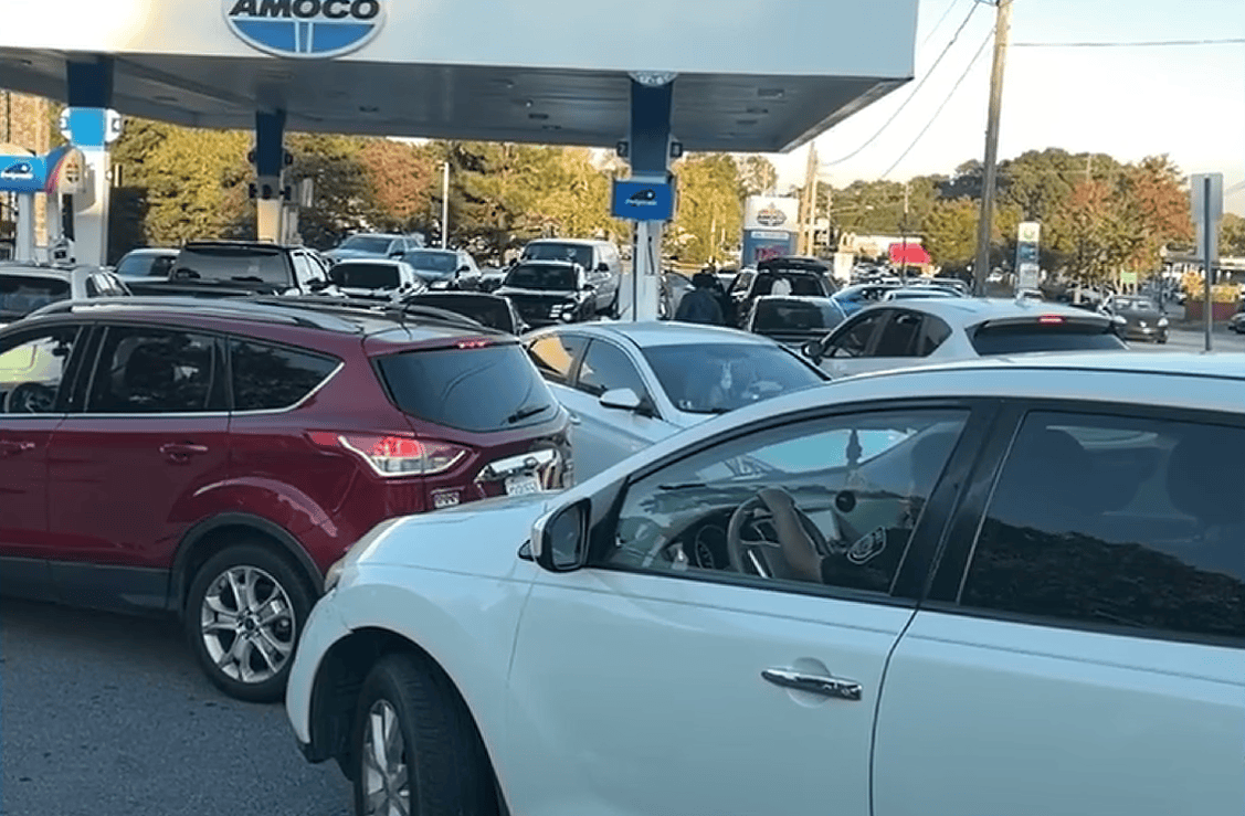 Gridlock at a Georgia gas station after rival businesses dropped fuel prices.
