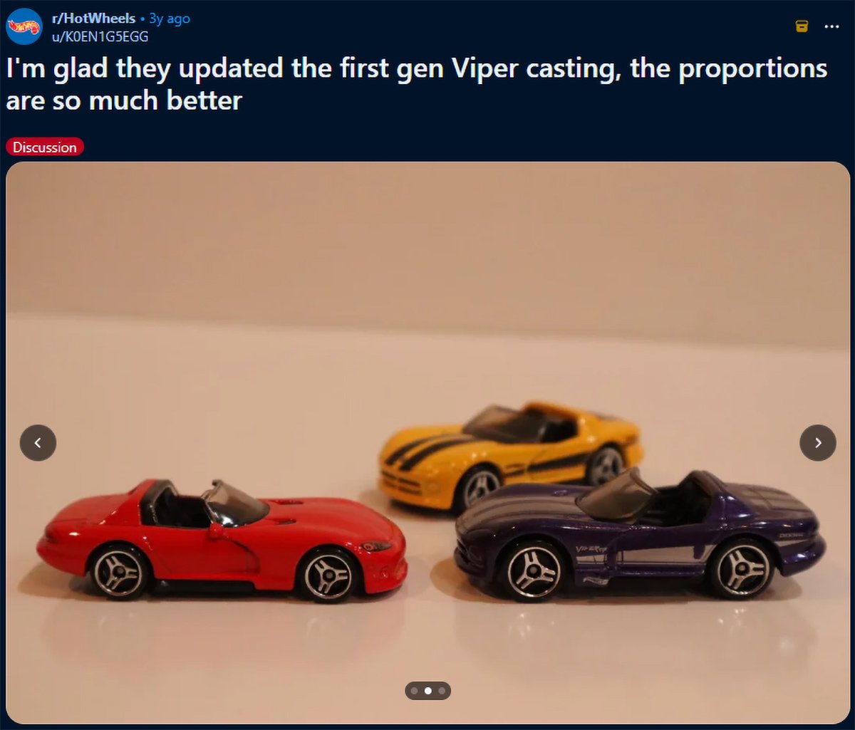 A comparison of Hot Wheels' new Viper RT/10 casting, at left, with the original one from the '90s.