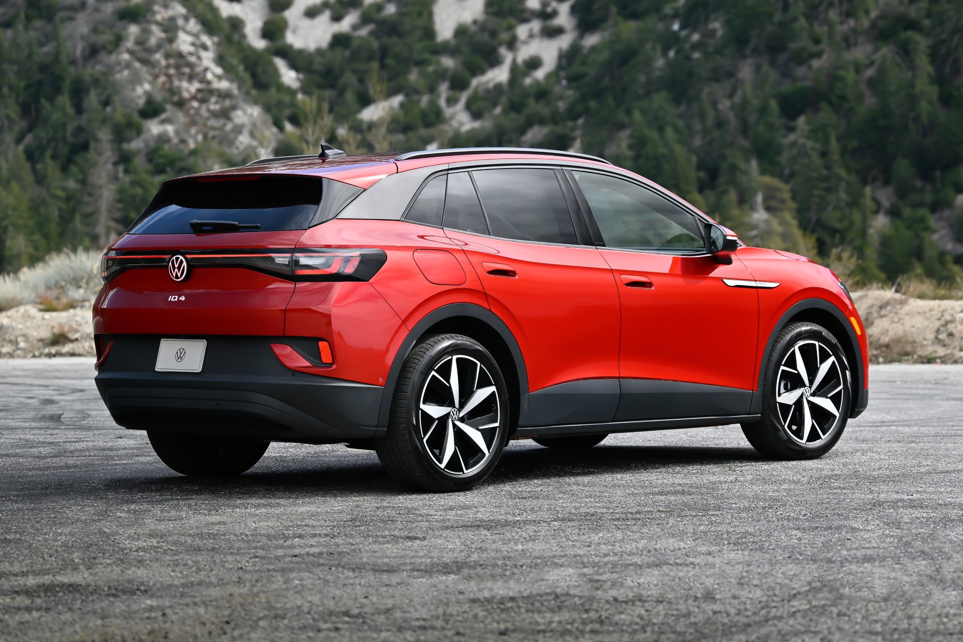 Volkswagen zdalnie ograniczy ładowanie ID.4 do 80% w ramach akcji serwisowej związanej z ryzykiem pożaru akumulatora