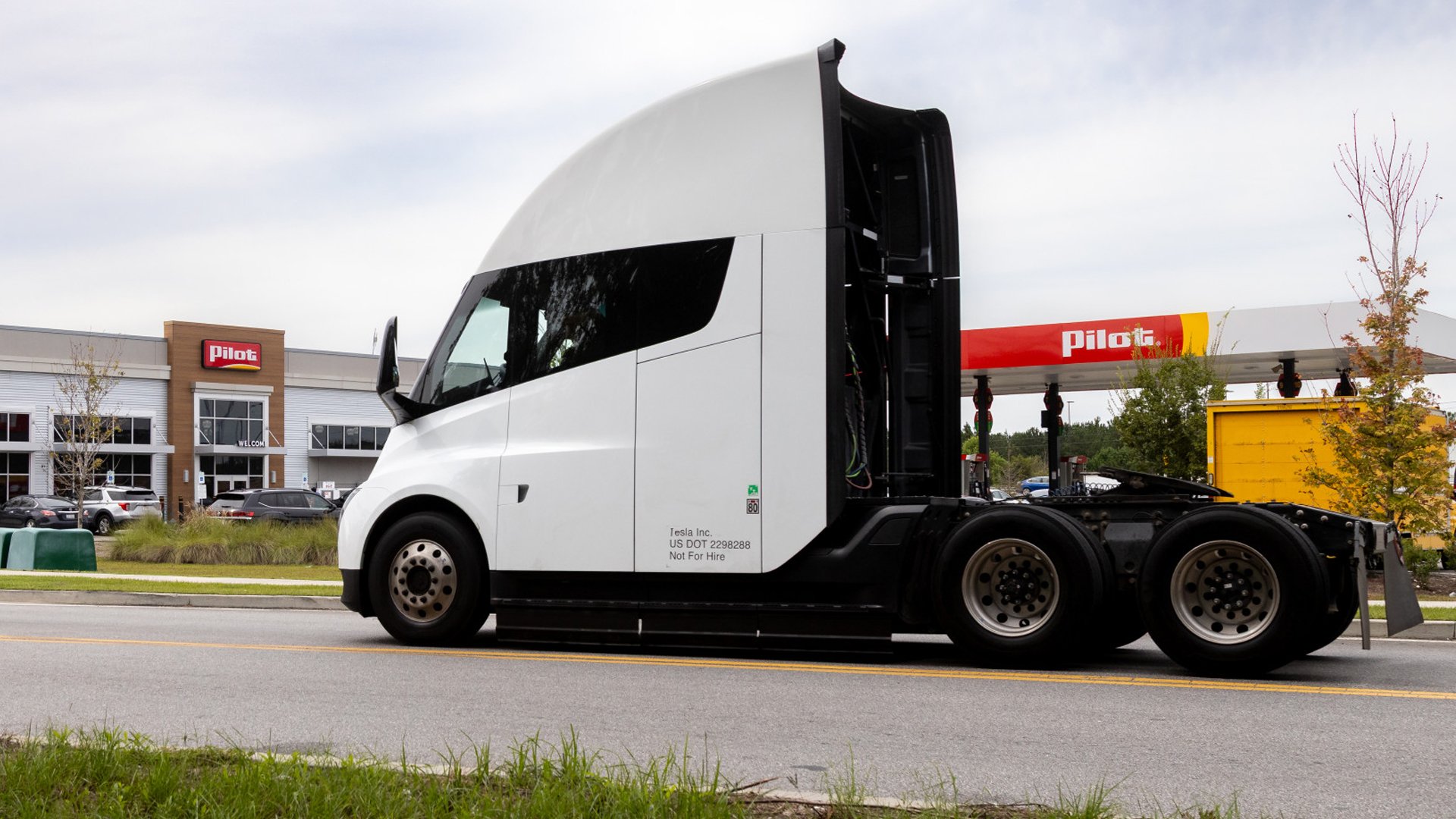 Tesla Semi at a charging location