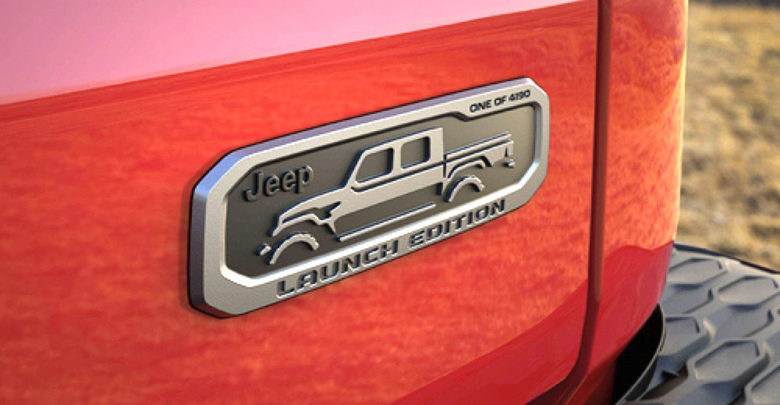 message-editor%2F1554483619121-2020-jeep-gladiator-launchedition-badge-780x405.jpg