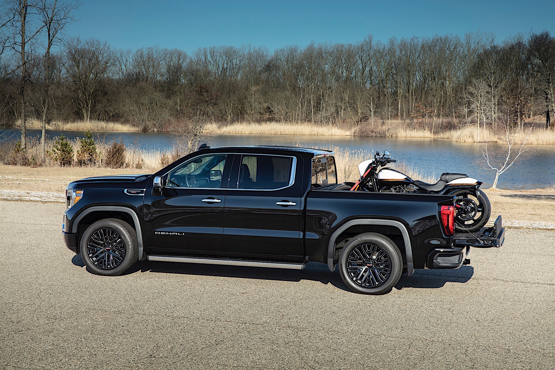 message-editor%2F1554936235618-2019-gmc-sierra-denali-carbonpro-edition-150.jpg