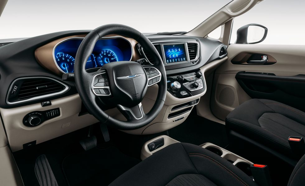 message-editor%2F1561654474550-2020-chrysler-voyager-106-1561643979.jpg