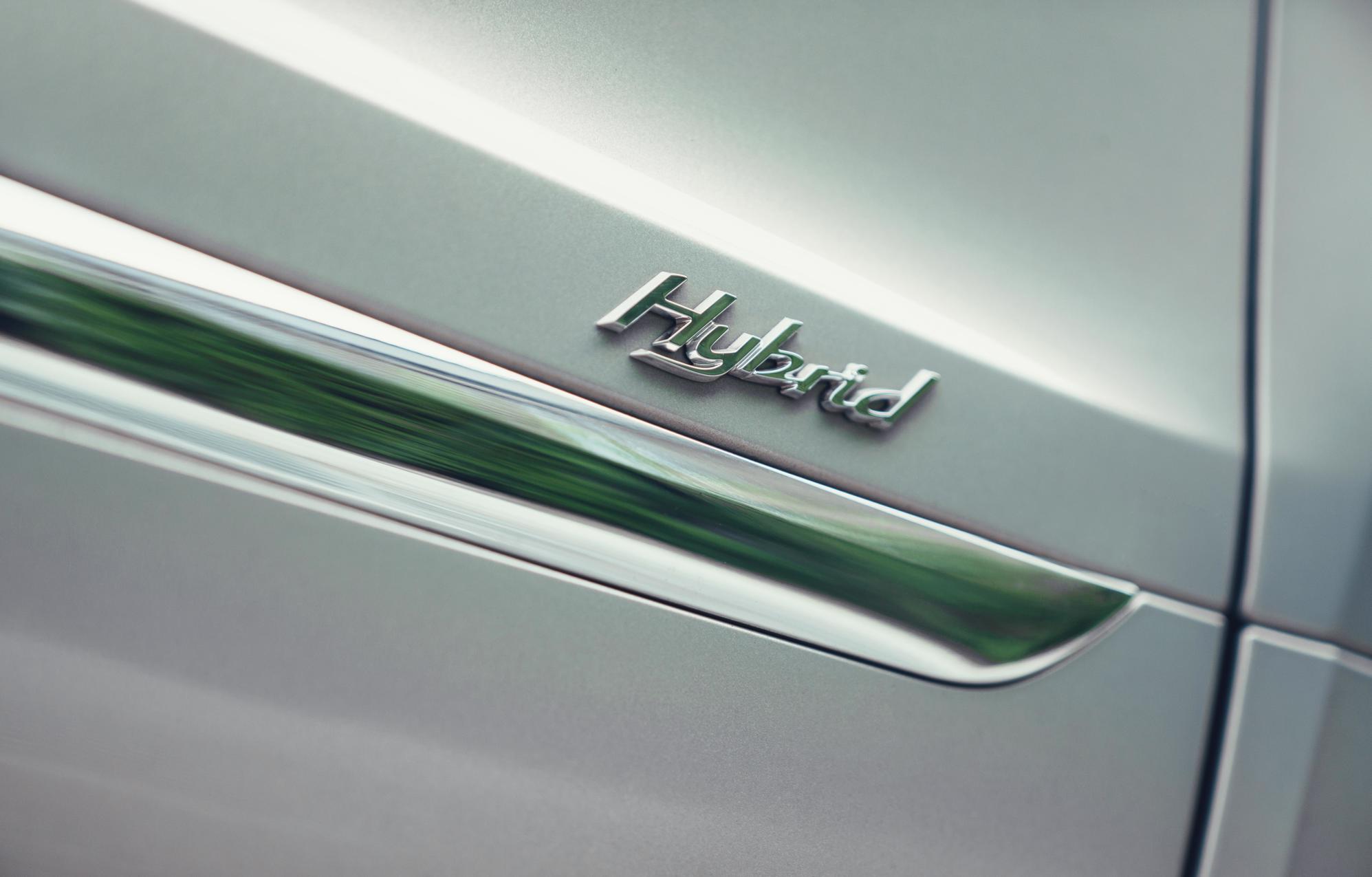 message-editor%2F1562792911476-rp-bentleybentaygahybrid-38-1995x1275.jpg