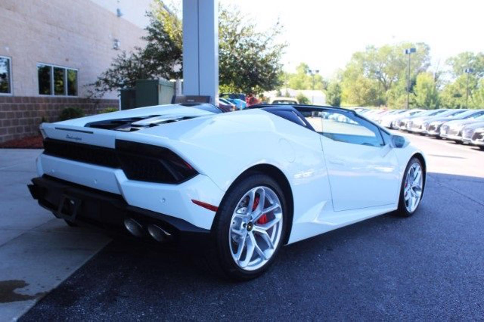 message-editor%2F1565294388545-2019-lamborghini-huracan-lp580-2-balloon-white-pearl-2-1920x1278.jpg