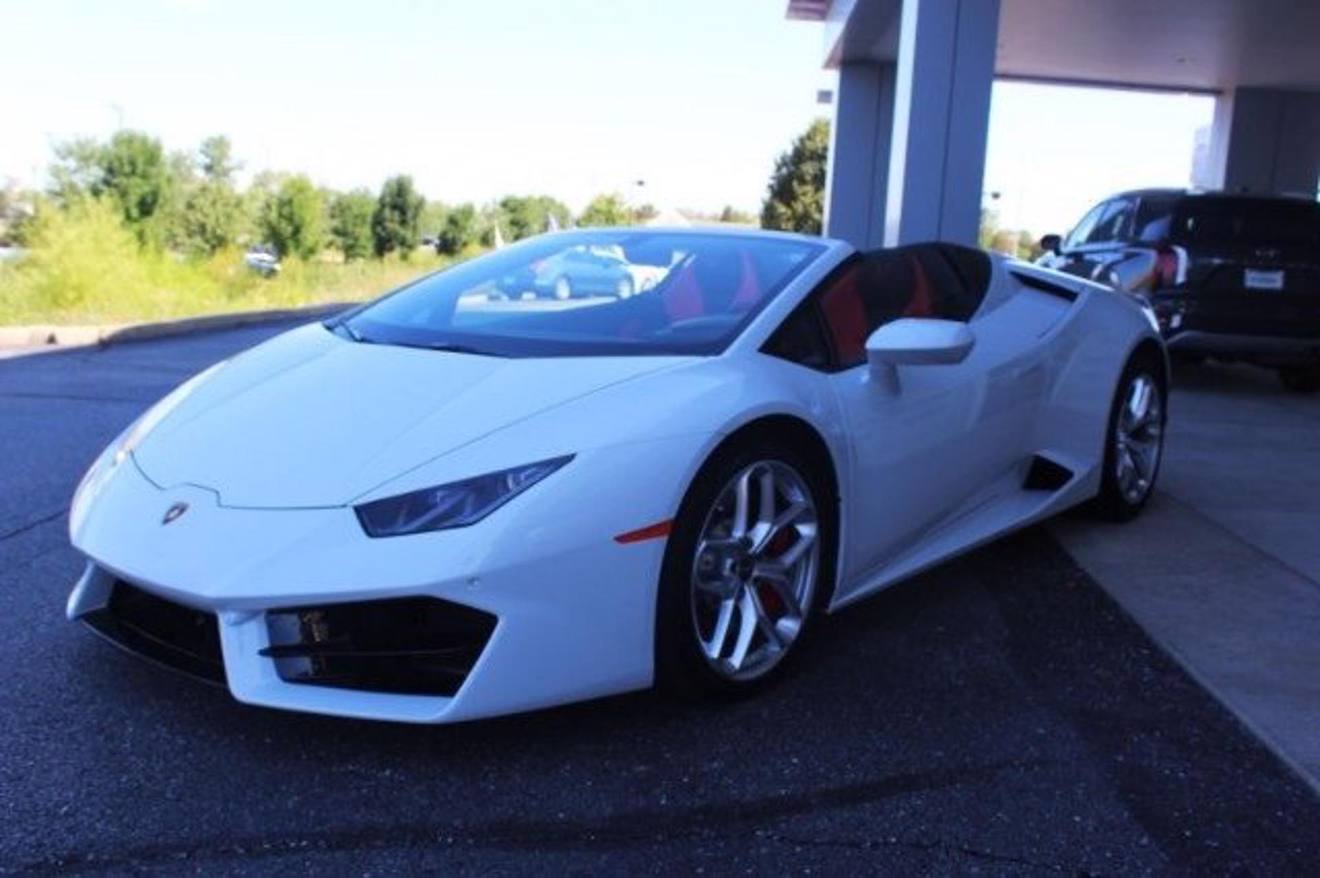 message-editor%2F1565294405041-2019-lamborghini-huracan-lp580-2-balloon-white-pearl-6-1920x1278.jpg