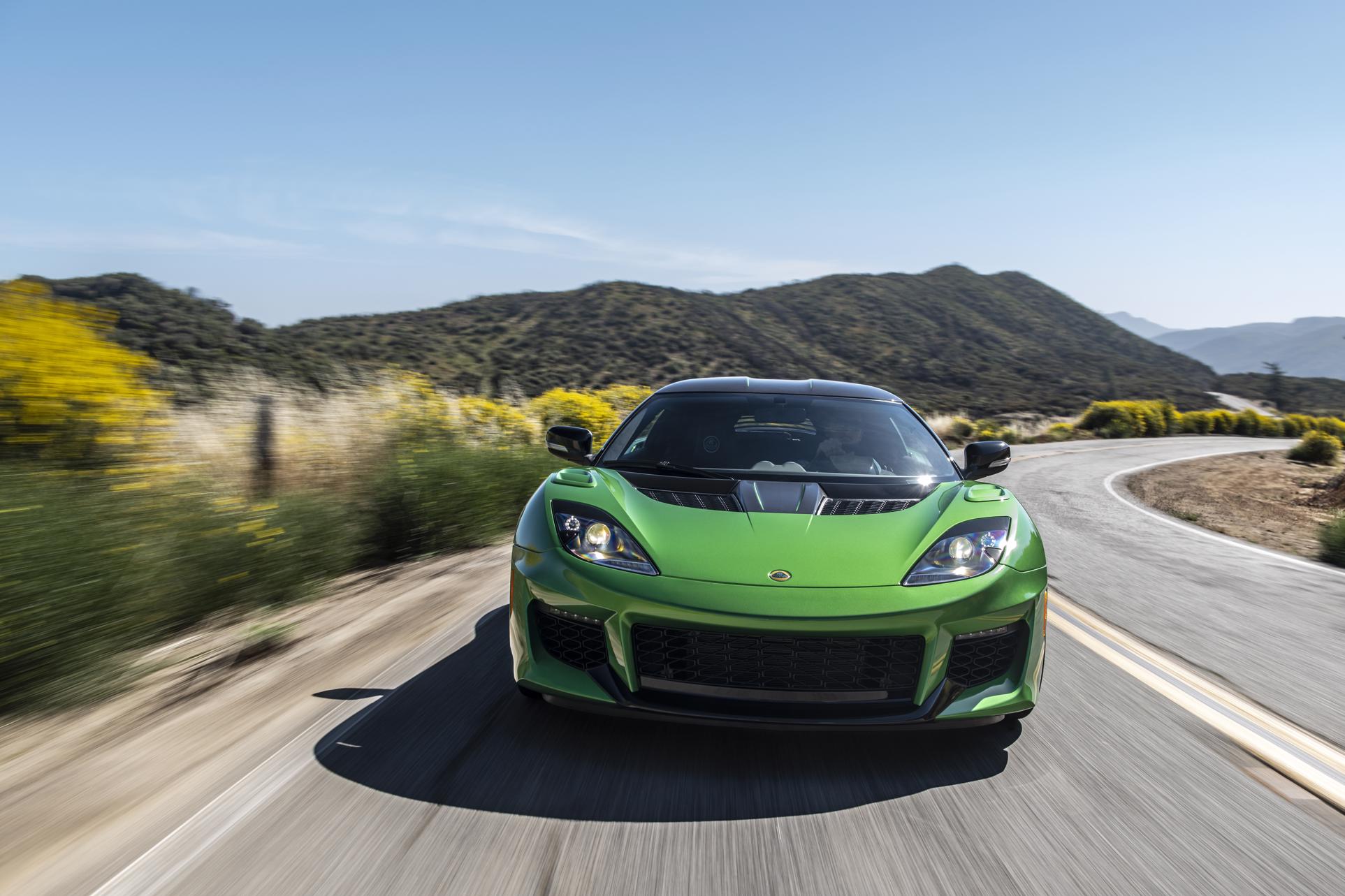message-editor%2F1565391544054-lotus-evora-gt-vivid-green-01-1925x1283.jpg