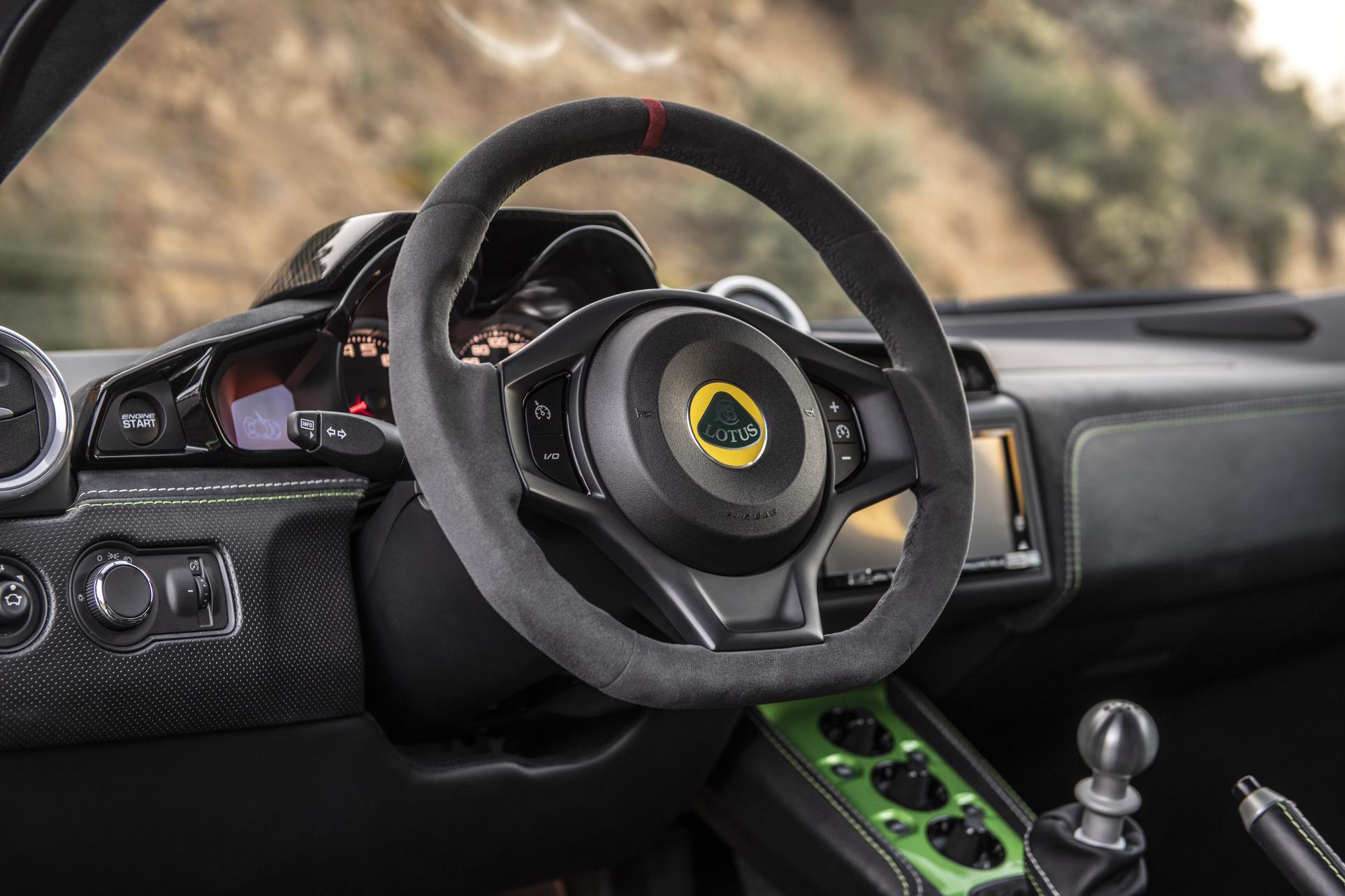 message-editor%2F1565391589981-lotus-evora-gt-vivid-green-64-1925x1283.jpg