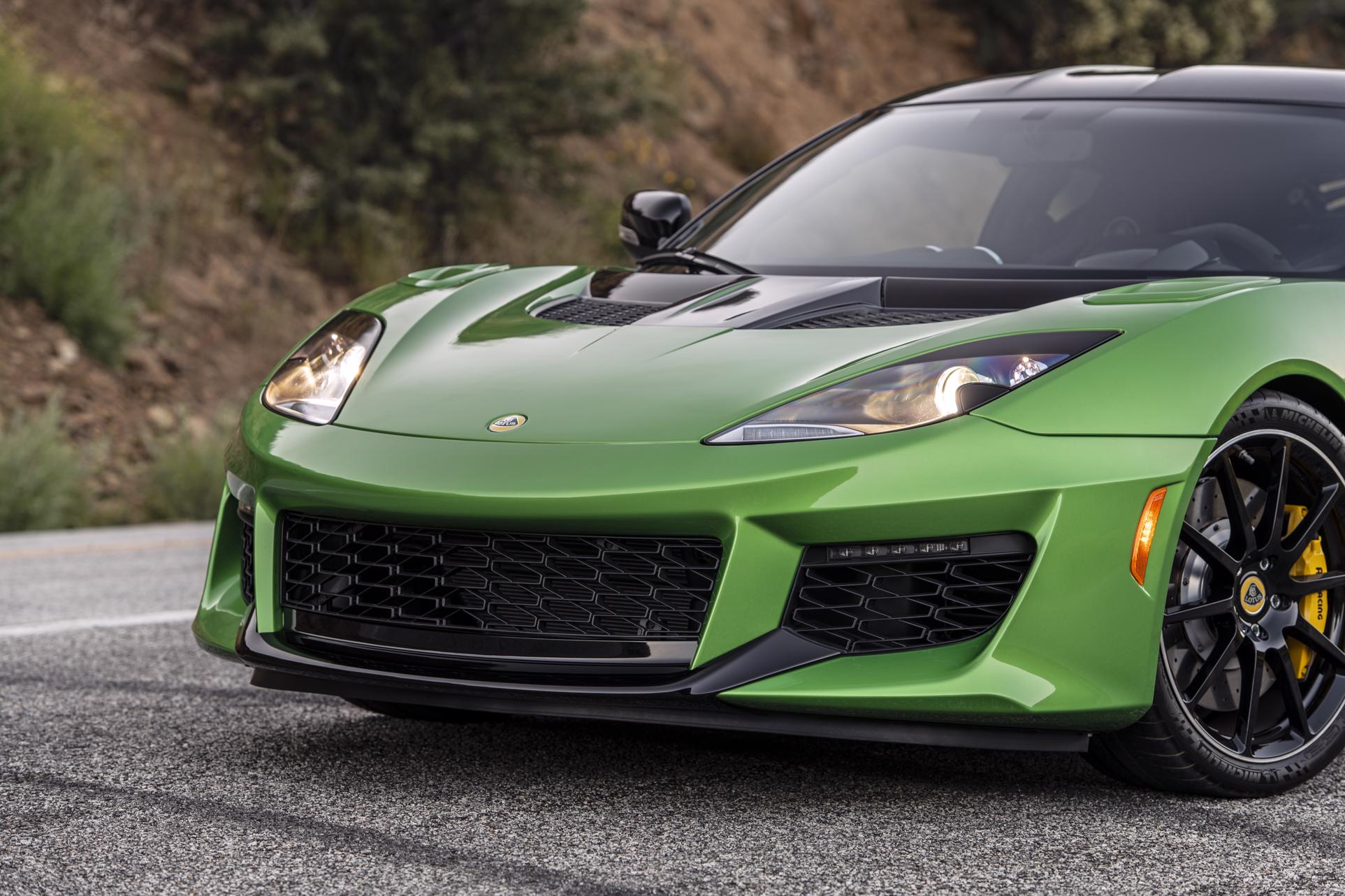 message-editor%2F1565391639946-lotus-evora-gt-vivid-green-45-1925x1283.jpg