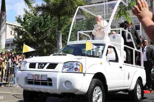 message-editor%2F1569977769139-nissancreatesnp300popemobile-image03-1200x827.jpg