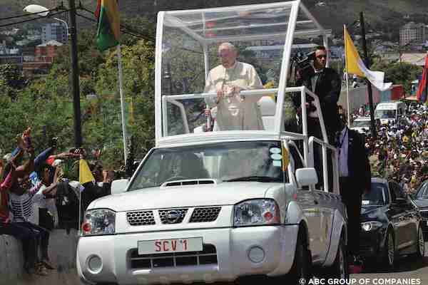 message-editor%2F1569978220979-nissancreatesnp300popemobile-image01-1200x956.jpg