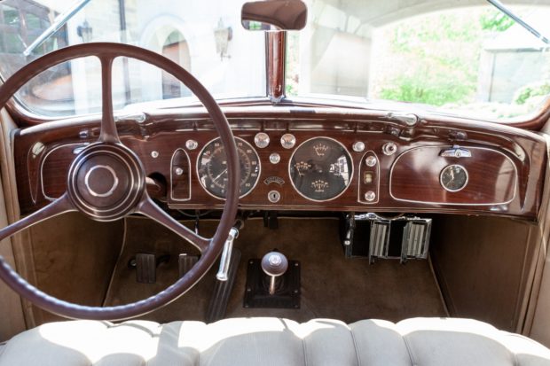 message-editor%2F1589381812291-1935_chrysler_c2_airflow_imperial_eight_15887839391fb4e149ebcf8b751-081-620x413.jpg