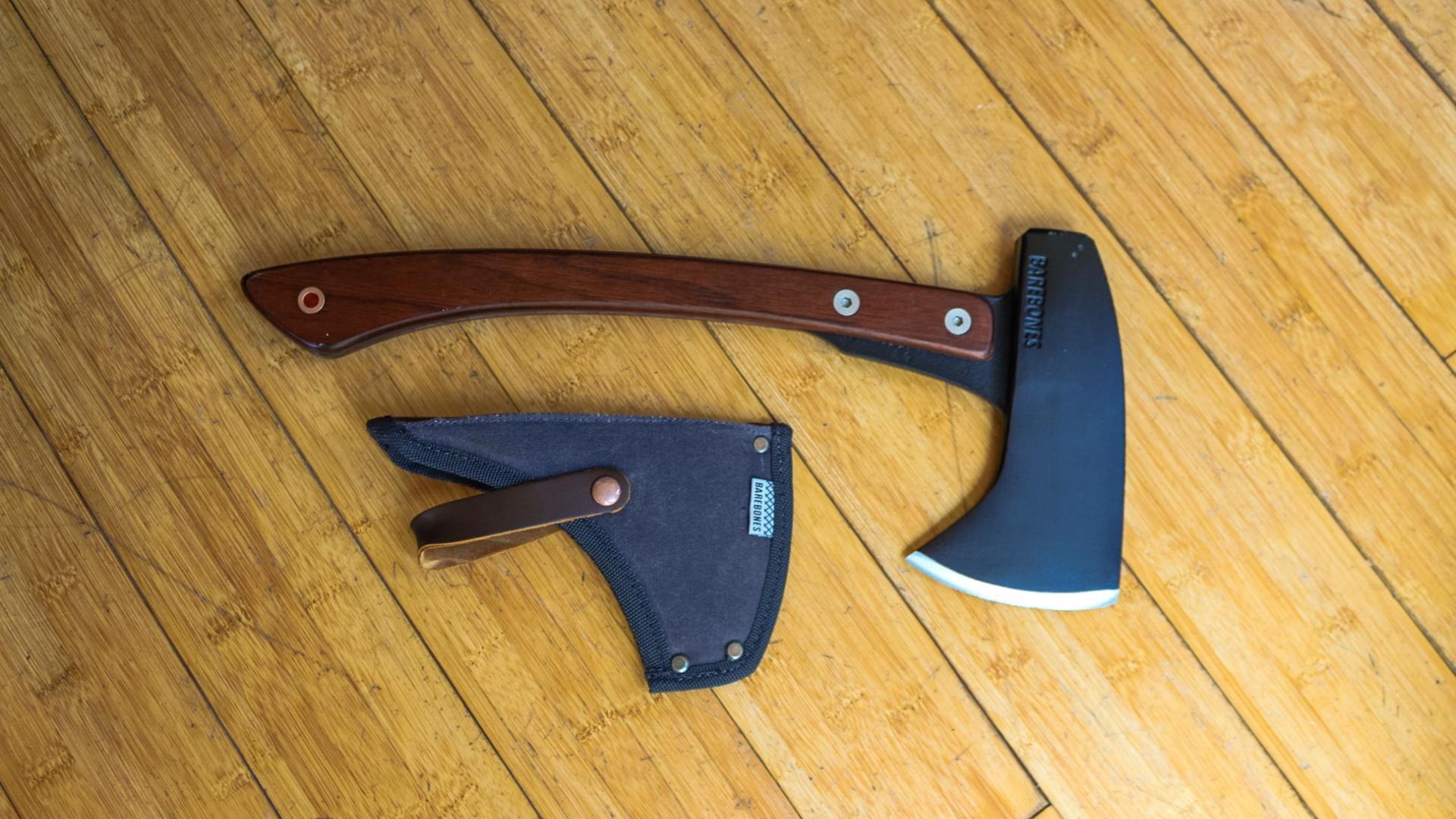 A small hatchet is enough to cut kindling.