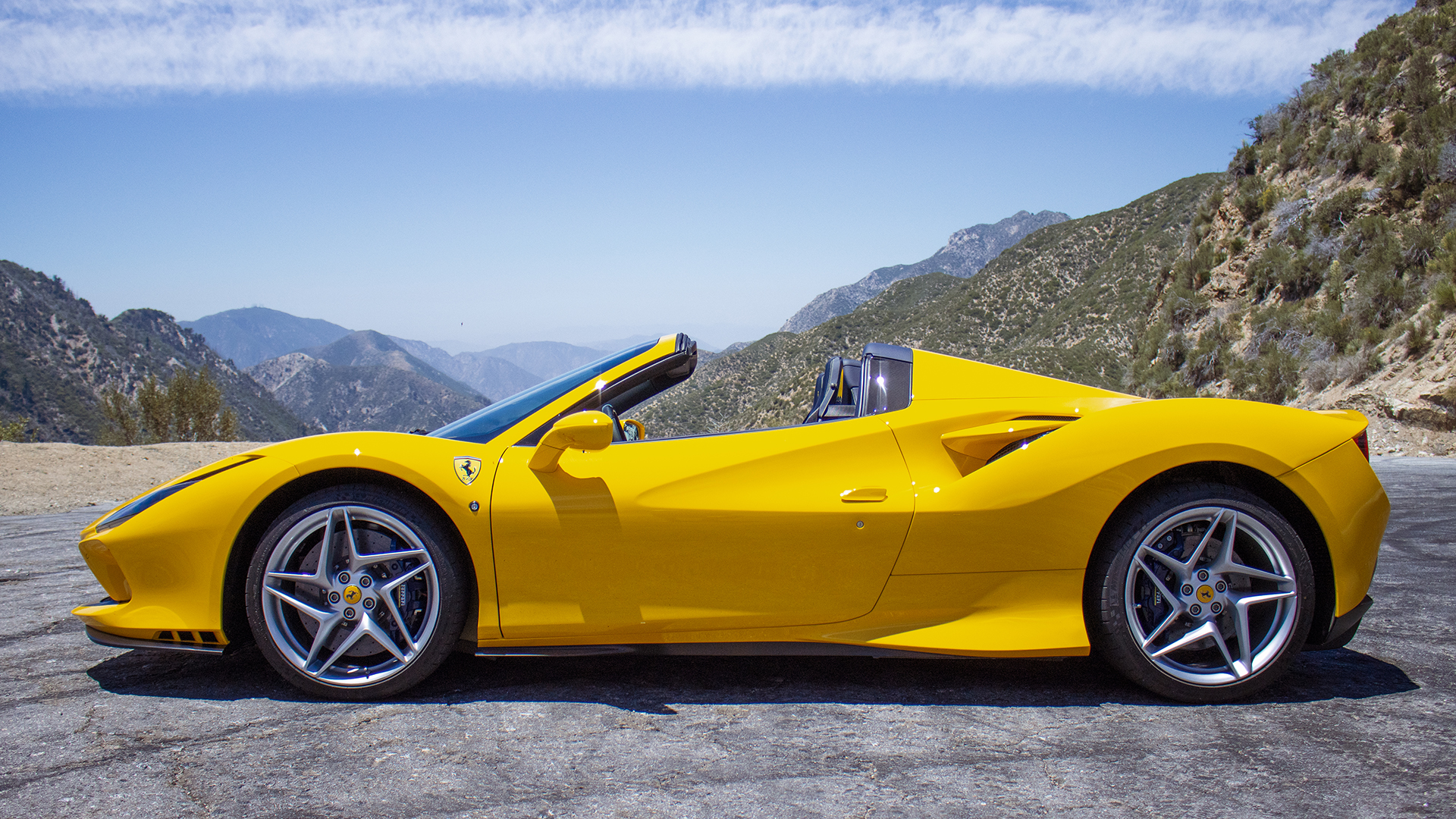 Ferrari F8 Spider side