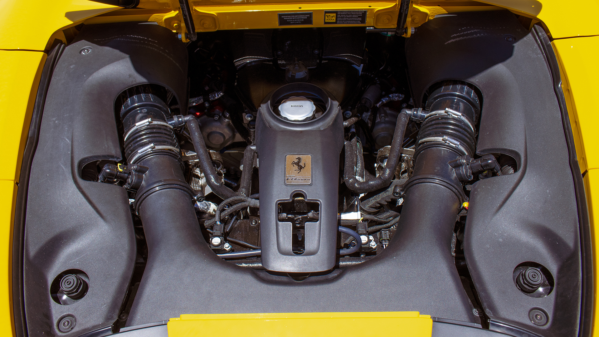 Ferrari F8 Spider random gallery 3