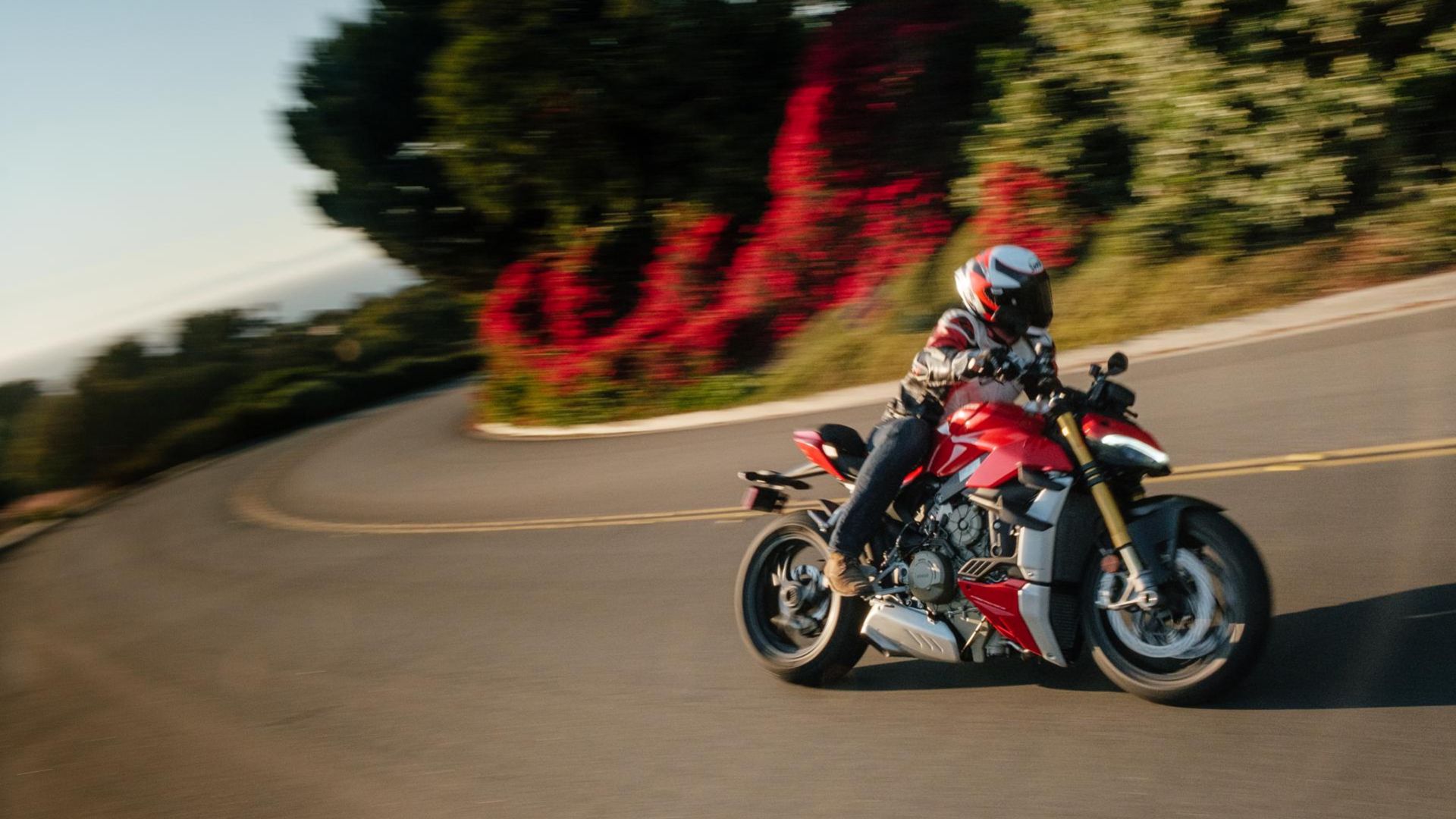 message-editor%2F1598575450151-08-25-2020-ducatistreetfighterbeautyshotsandriding66-1919x1279.jpg