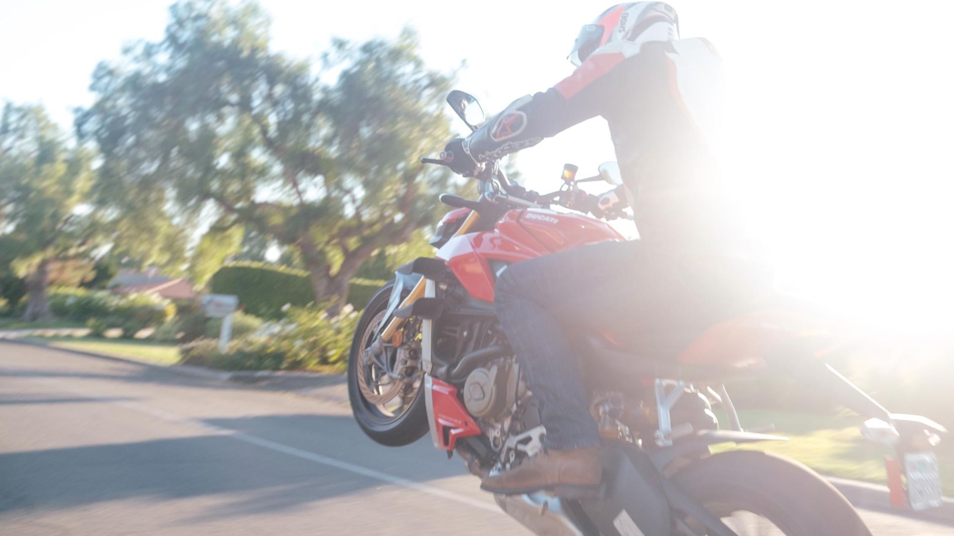 message-editor%2F1598575496578-08-25-2020-ducatistreetfighterbeautyshotsandriding54-2261x1507.jpg