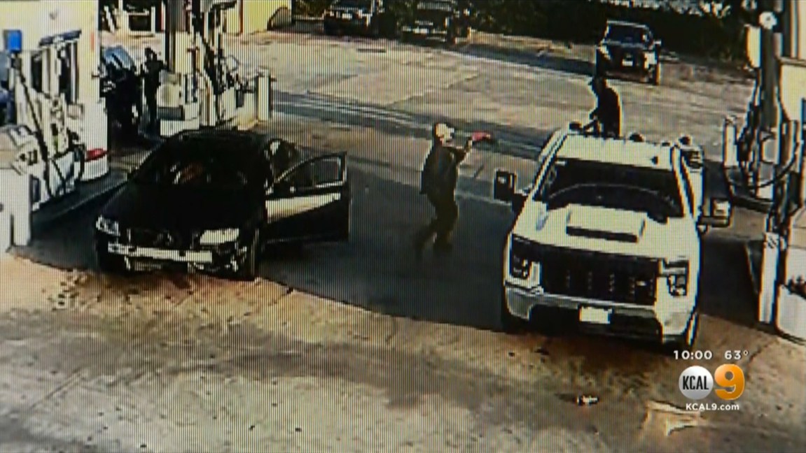 Los Angeles Driver Stops for Gas While Being Chased by Police