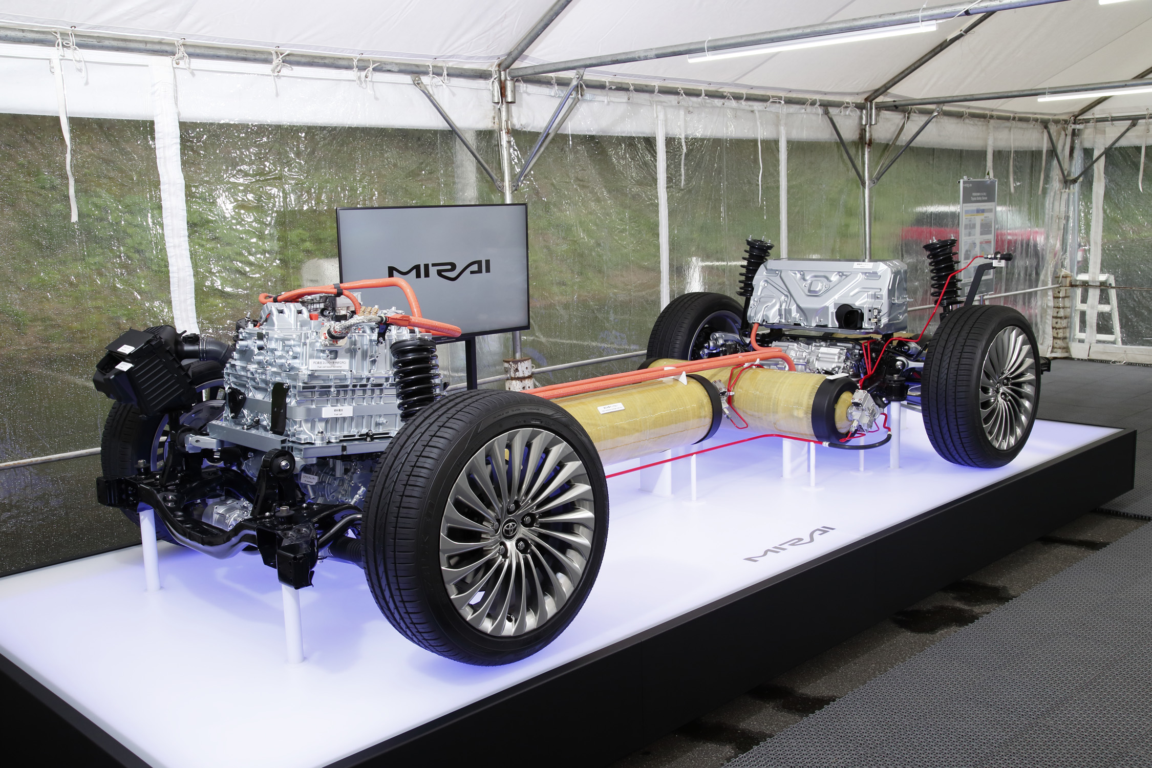 Now With Three Hydrogen Tanks, the 2021 Toyota Mirai Gets a 400-Mile Range