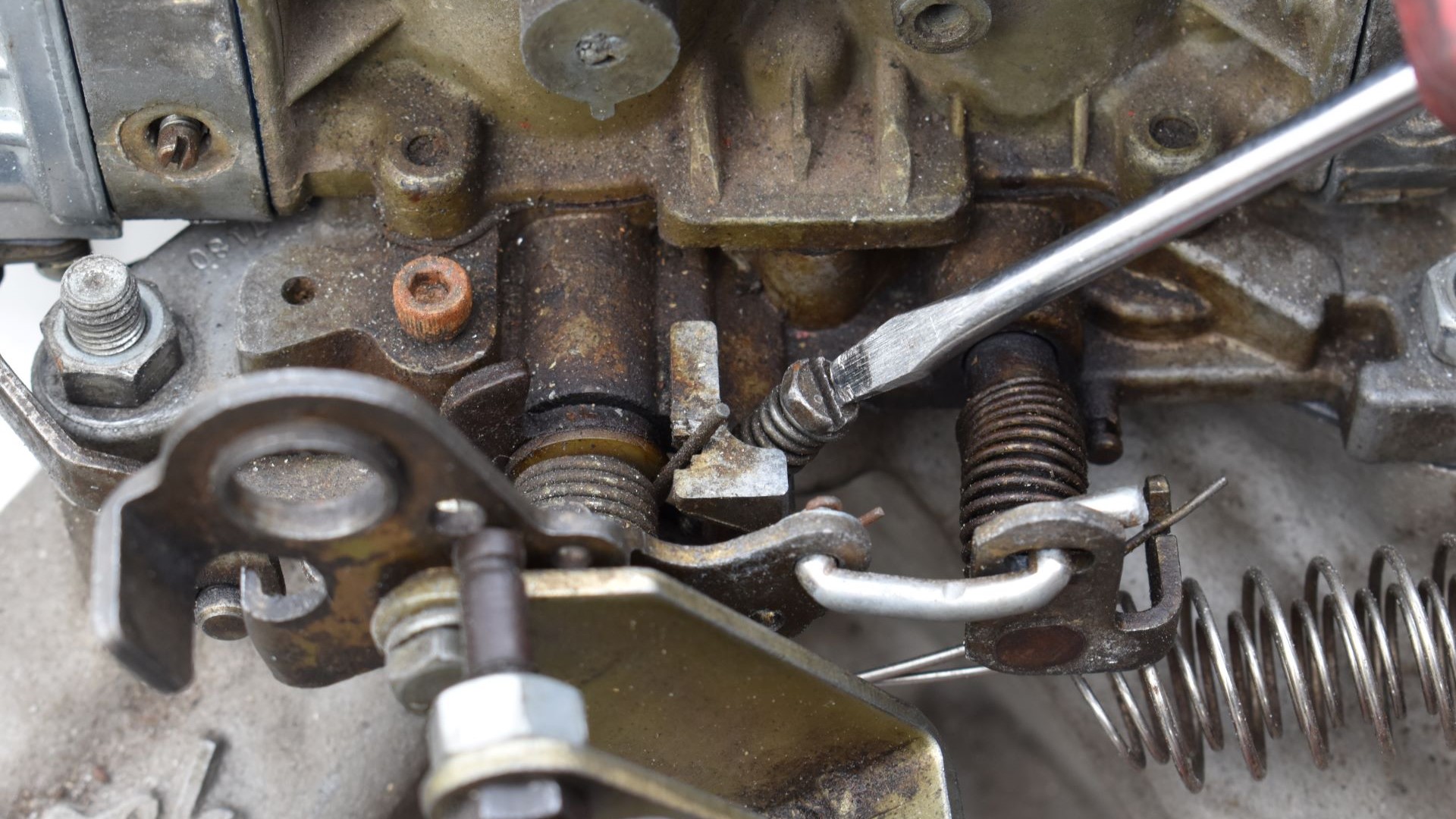 How to Adjust a Carburetor with DIY Steps