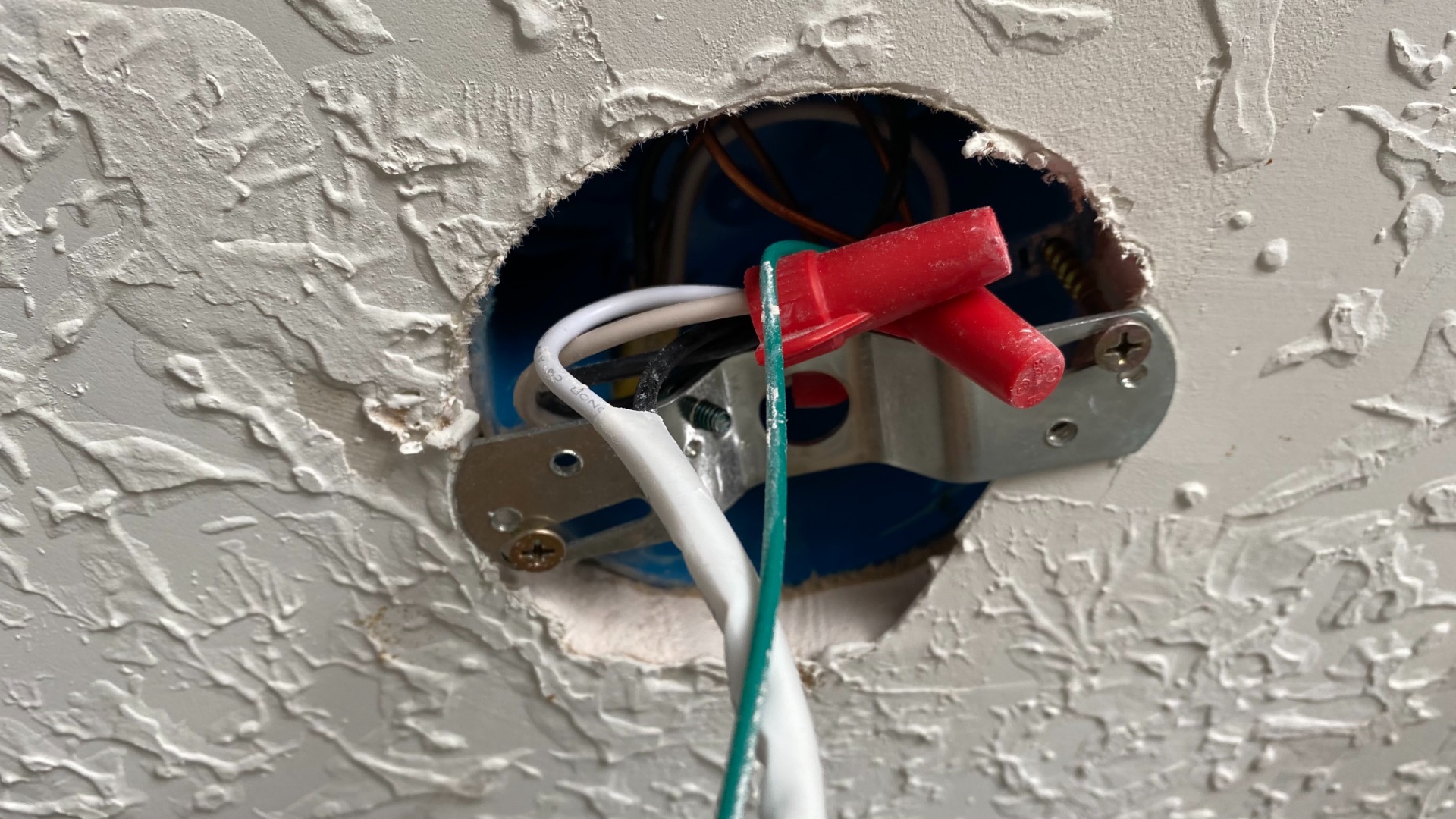 Twist the electrical nuts together to complete the circuit. 