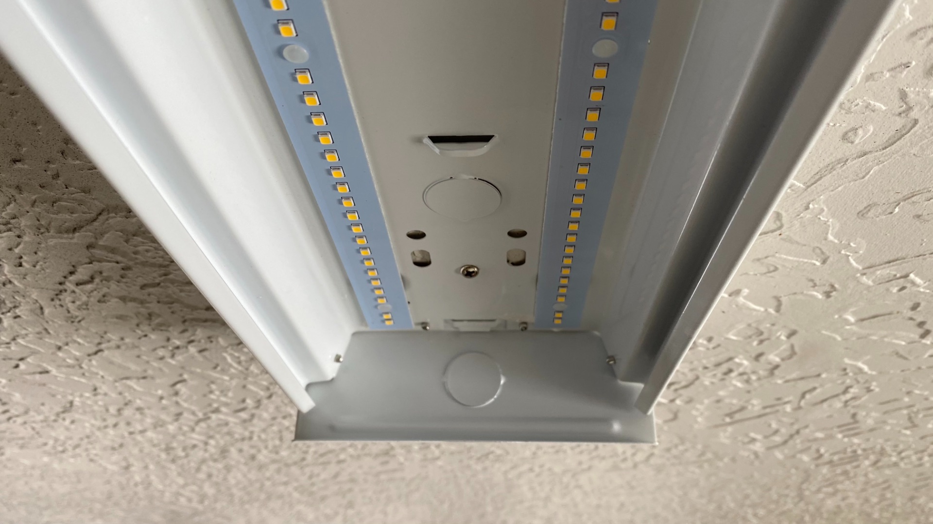 The support screw at the end.