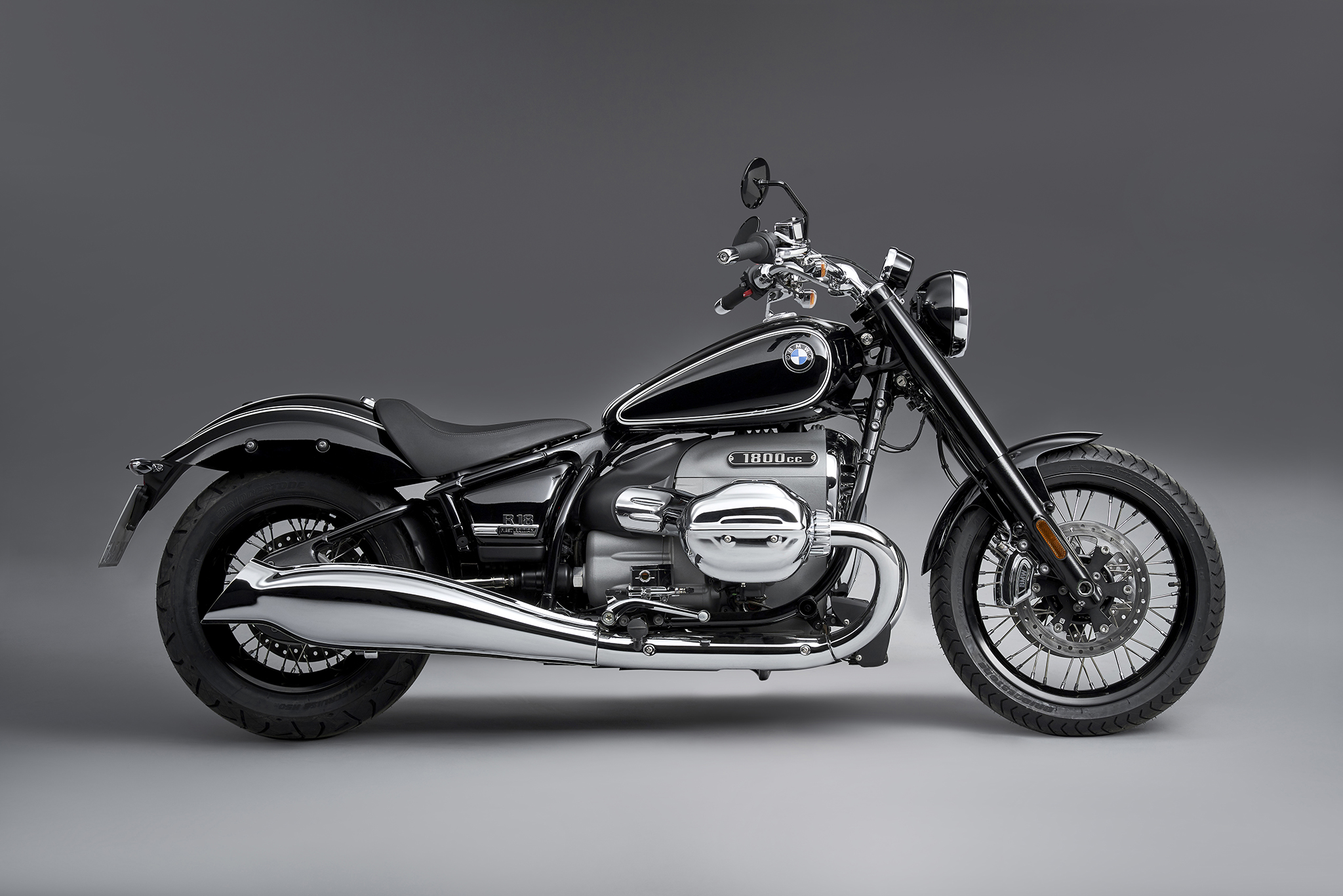 message-editor%2F1619043969413-p90386409_highres_the-bmw-r-18-first-e.jpg