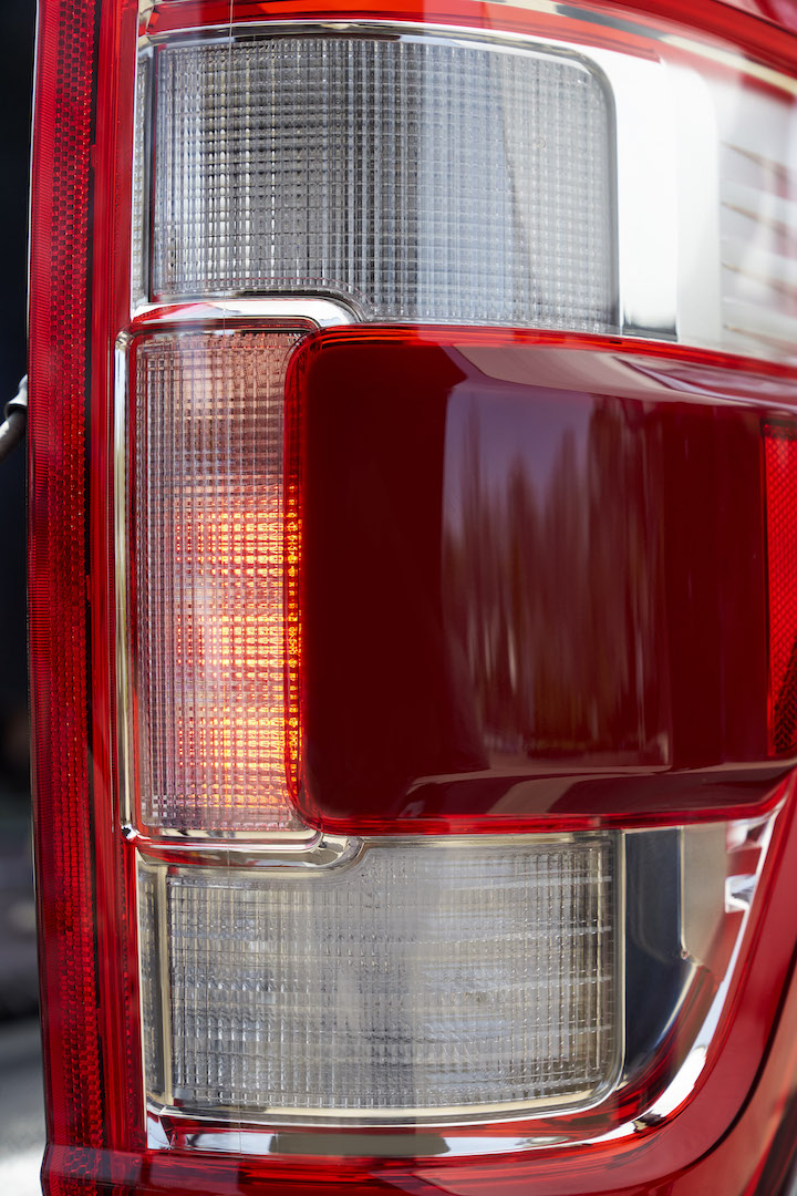 message-editor%2F1619567375398-2021fordf-150_taillightindicators_04.jpg