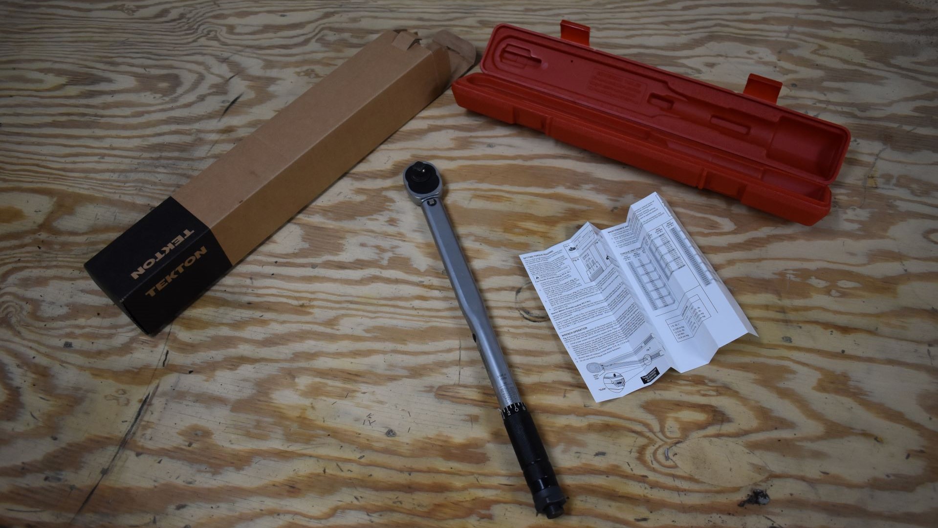 Unboxing Tekton's torque wrench.