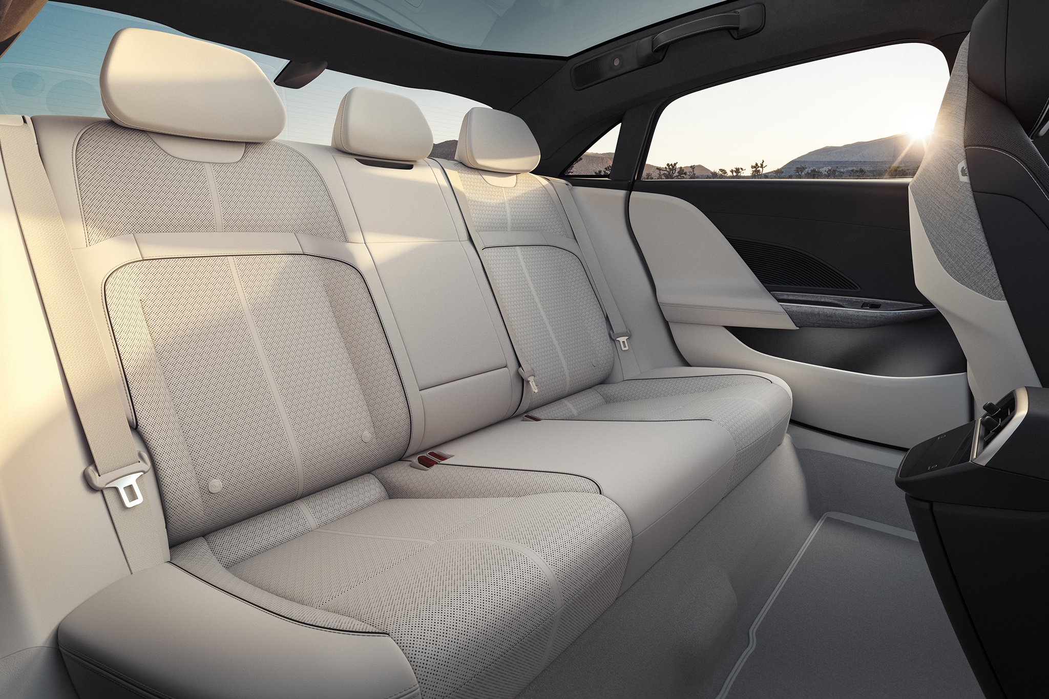 message-editor%2F1623881565117-lucid-air-interior-02.jpg
