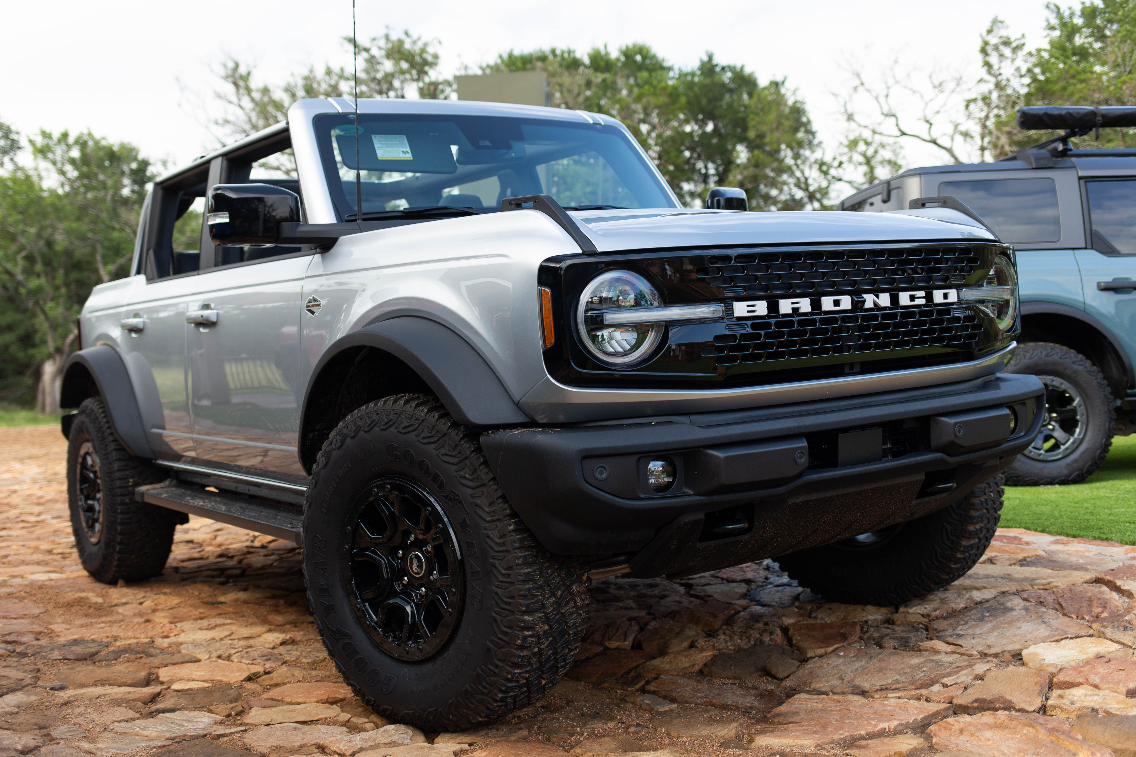 This Is How You Take the 2021 Ford Bronco's Doors and Roof Off