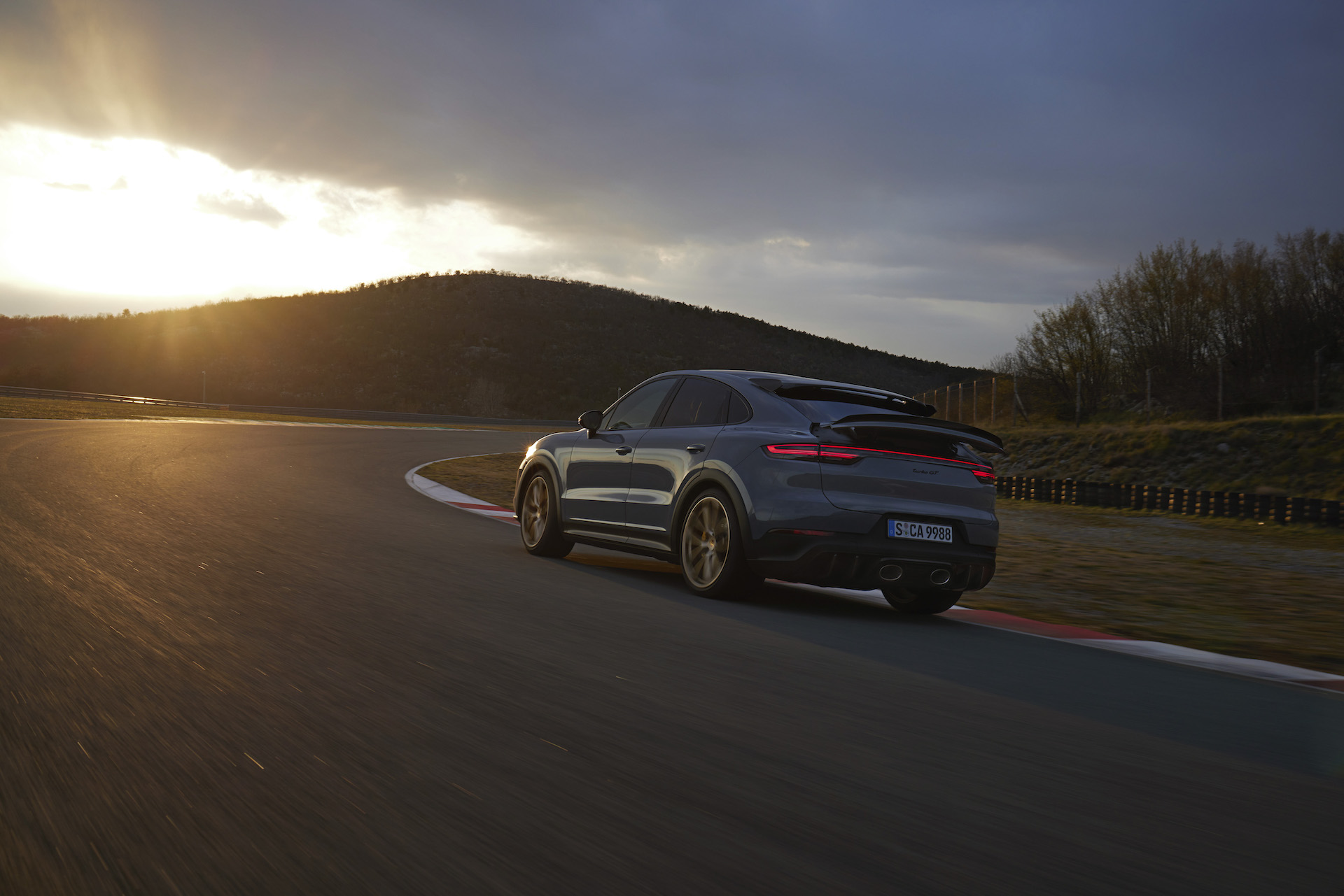 message-editor%2F1624995272881-porsche_cayenne_turbo_gt_23.jpg