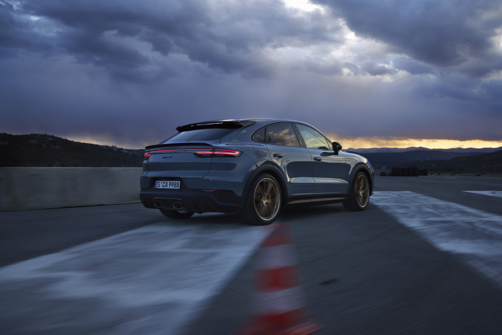 message-editor%2F1624995293500-porsche_cayenne_turbo_gt_27.jpg