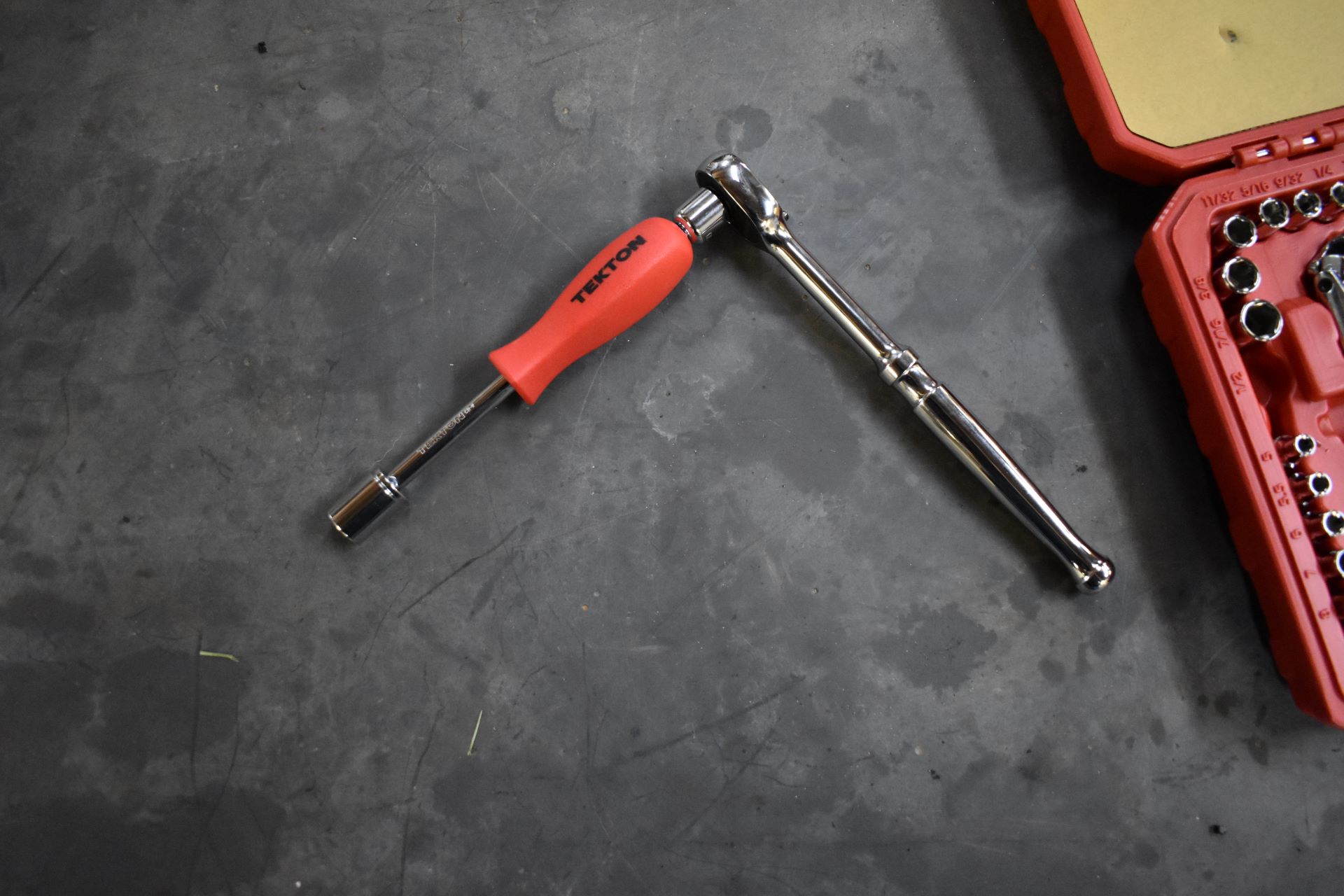 Tekton driver with ratchet